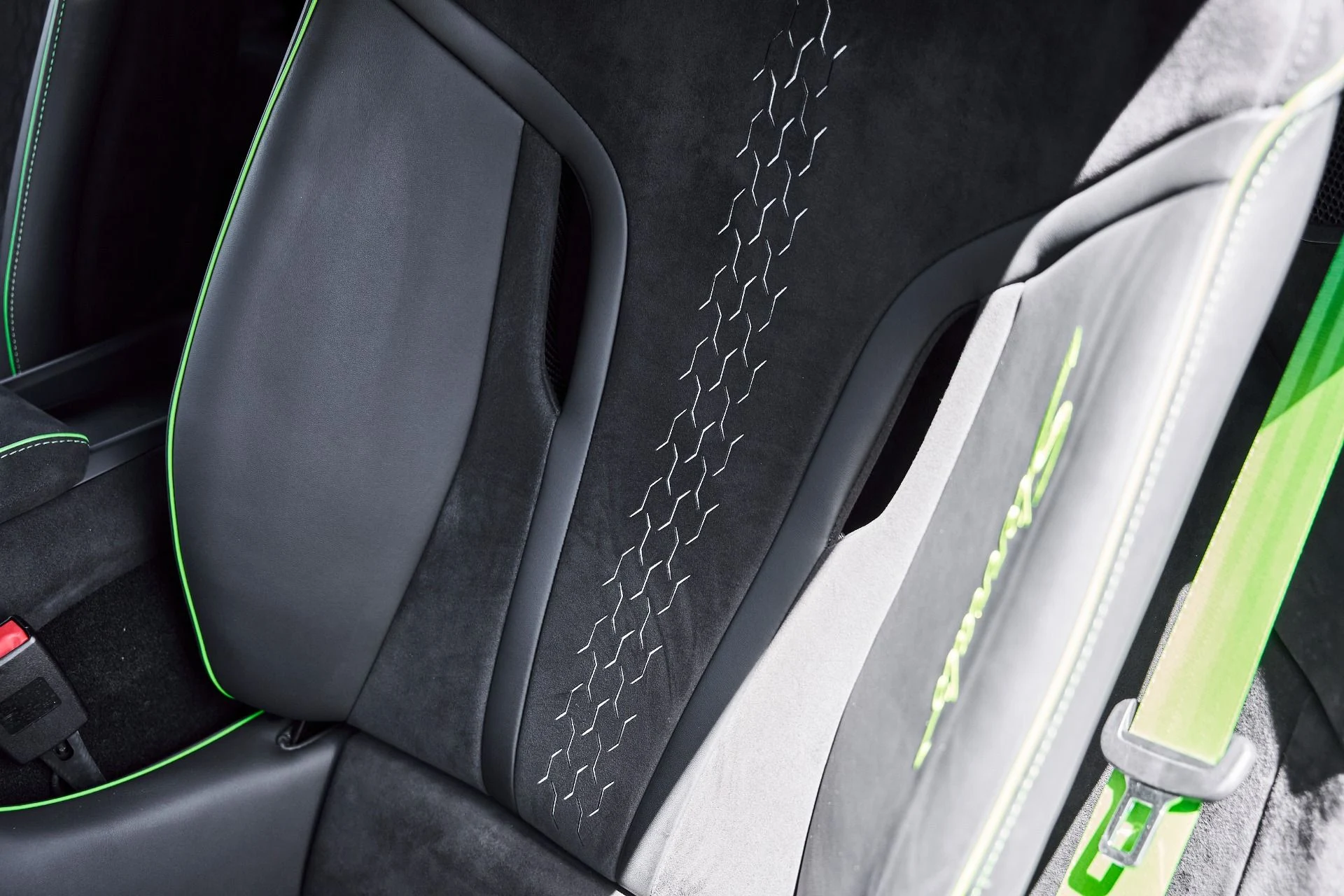 mph053_1671350160_Used_2023_Lamborghini_Huracan_Sterrato_Base_1779238916_2d7e324a2f