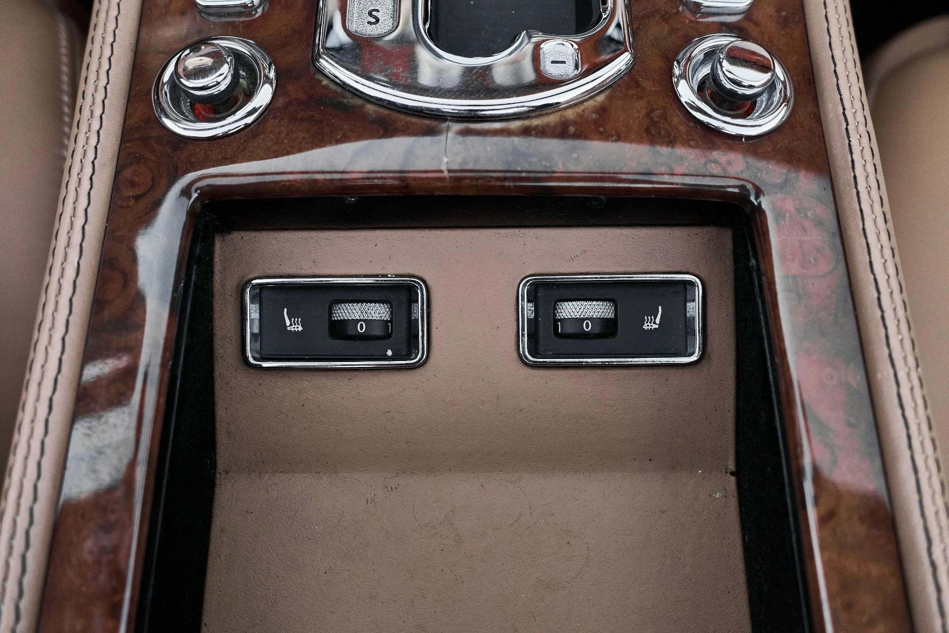 mph053_1683386571_Used_2009_Bentley_Azure_Base_1765906232_a8a7d342bf