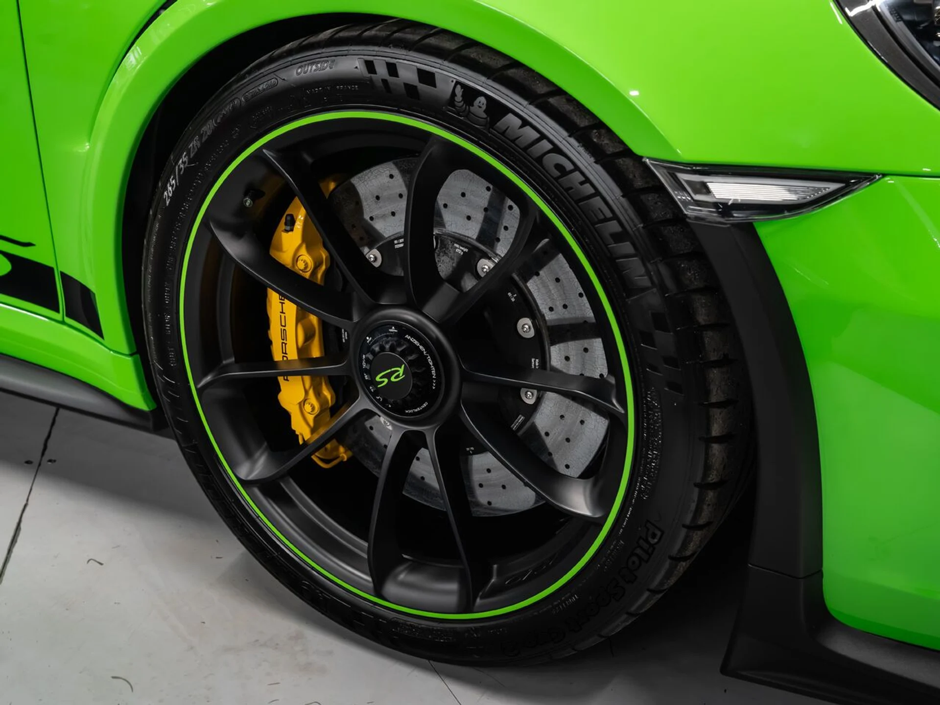 mph053_169167011_porsche_911_2019_ab59d40bff