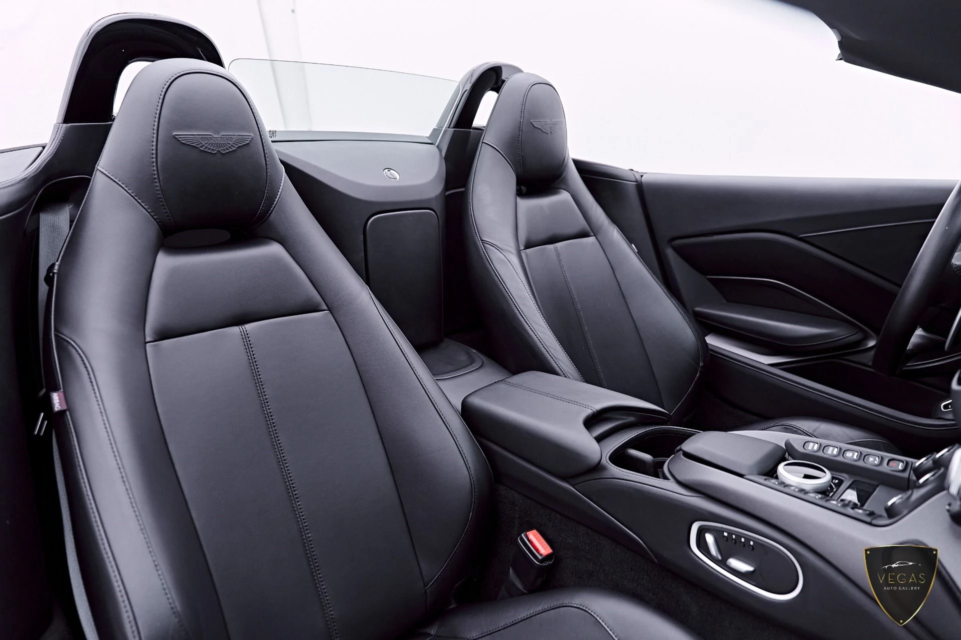 mph053_1756821232_Used_2023_Aston_Martin_Vantage_1783622484_f76a6358a9