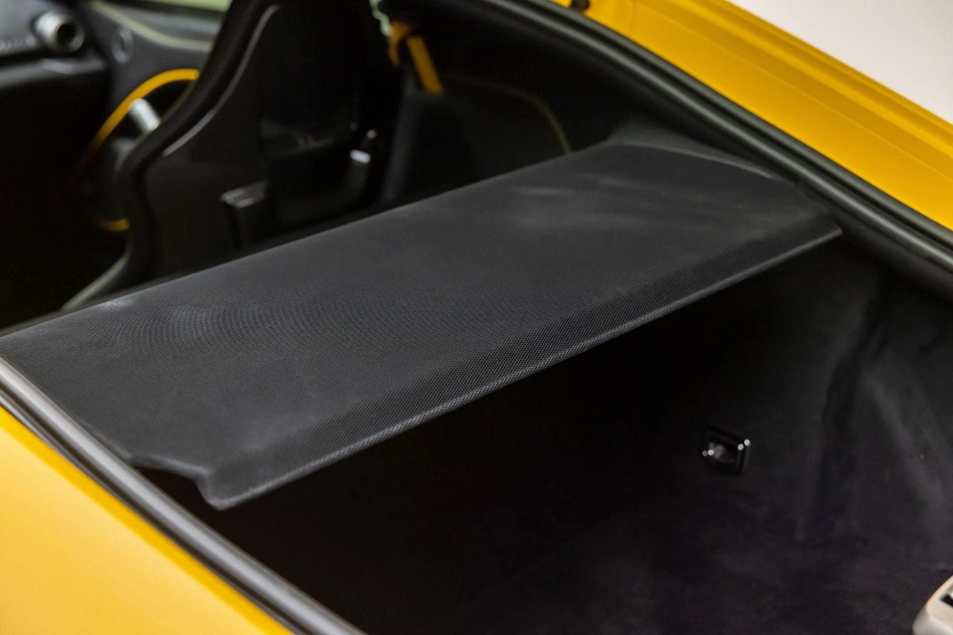 mph053_1801194324_Used_2014_Ferrari_F12berlinetta_1766171664_94230a1540