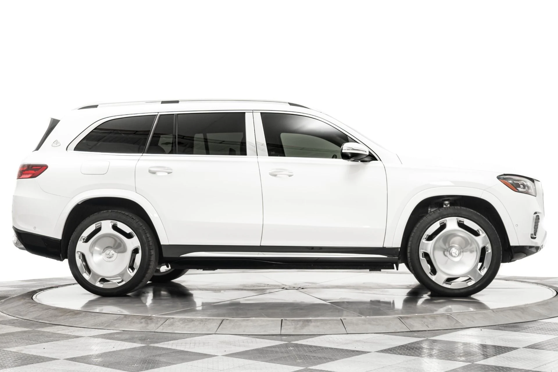 mph053_1808882588_Used_2024_Mercedes_Benz_Maybach_GLS_600_4_MATIC_4_Seat_Configuration_Rear_Seat_Entertainment_1776281488_62d3c18823