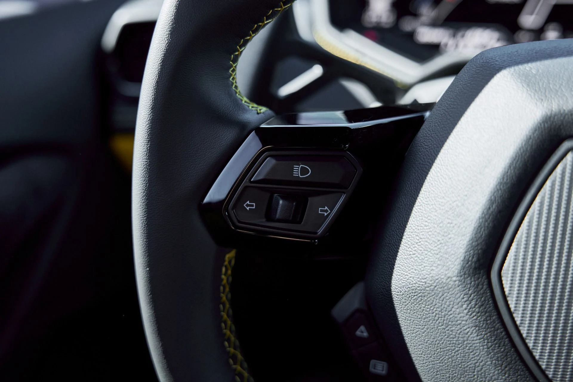 mph053_1812490758_Used_2023_Lamborghini_Huracan_Tecnica_1768616193_ed4d7f3f55