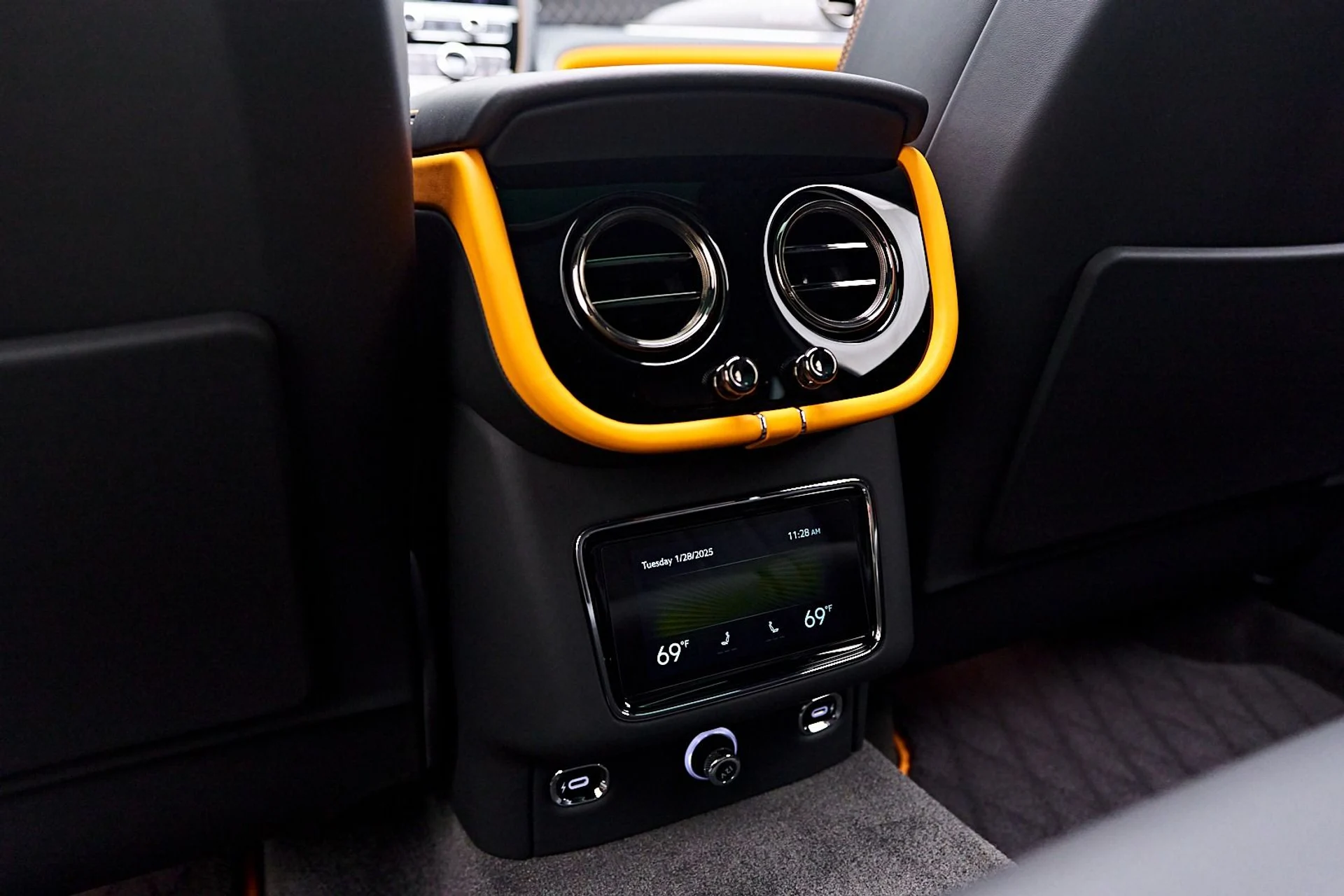 mph053_1838110997_Used_2025_Bentley_Bentayga_S_Black_Edition_1738363048_7fa3df4d1e