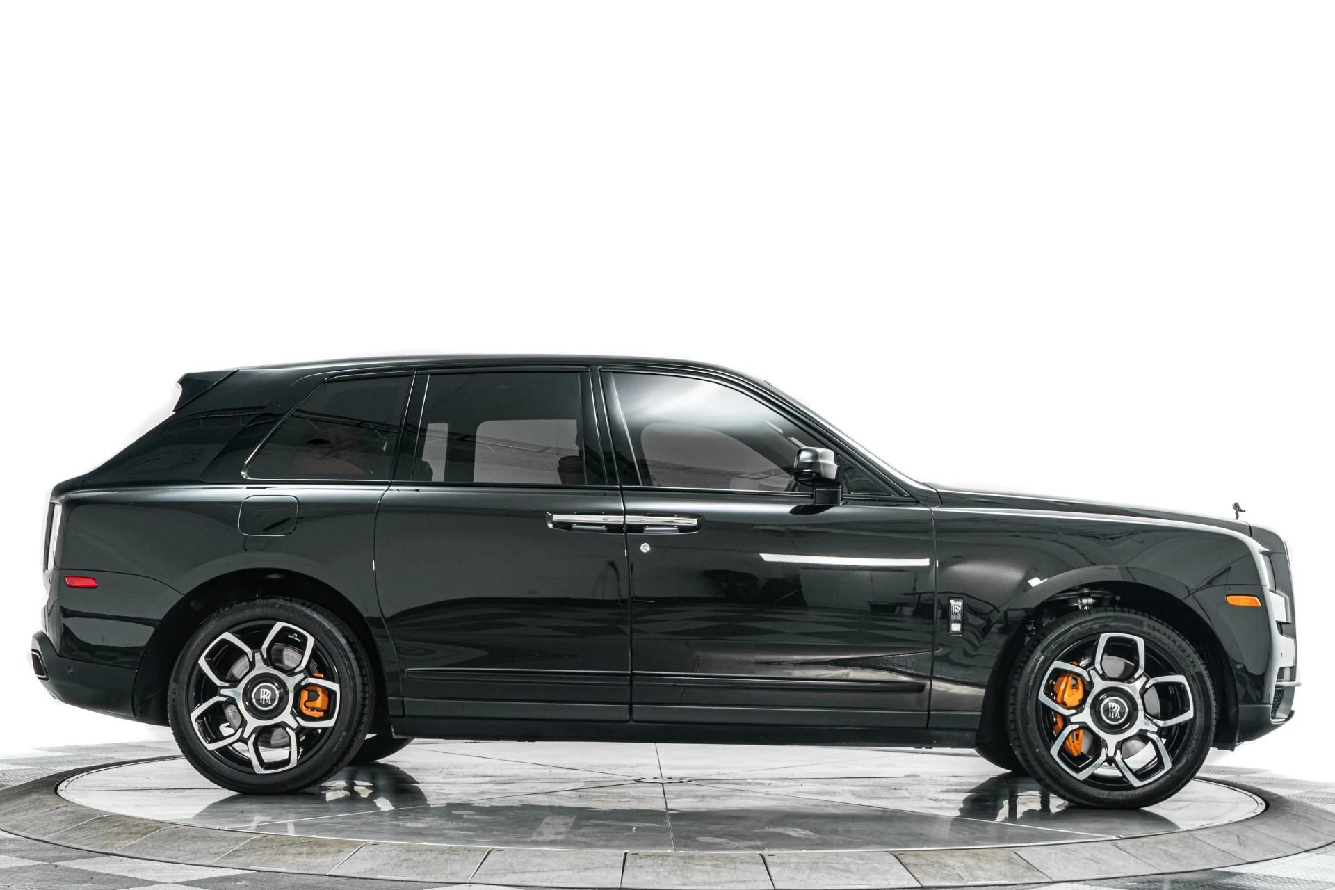 mph053_185397091_Used_2024_Rolls_Royce_Cullinan_Black_Badge_Very_Low_Miles_Rear_Console_With_Crystalware_1779371239_4b7cb46613