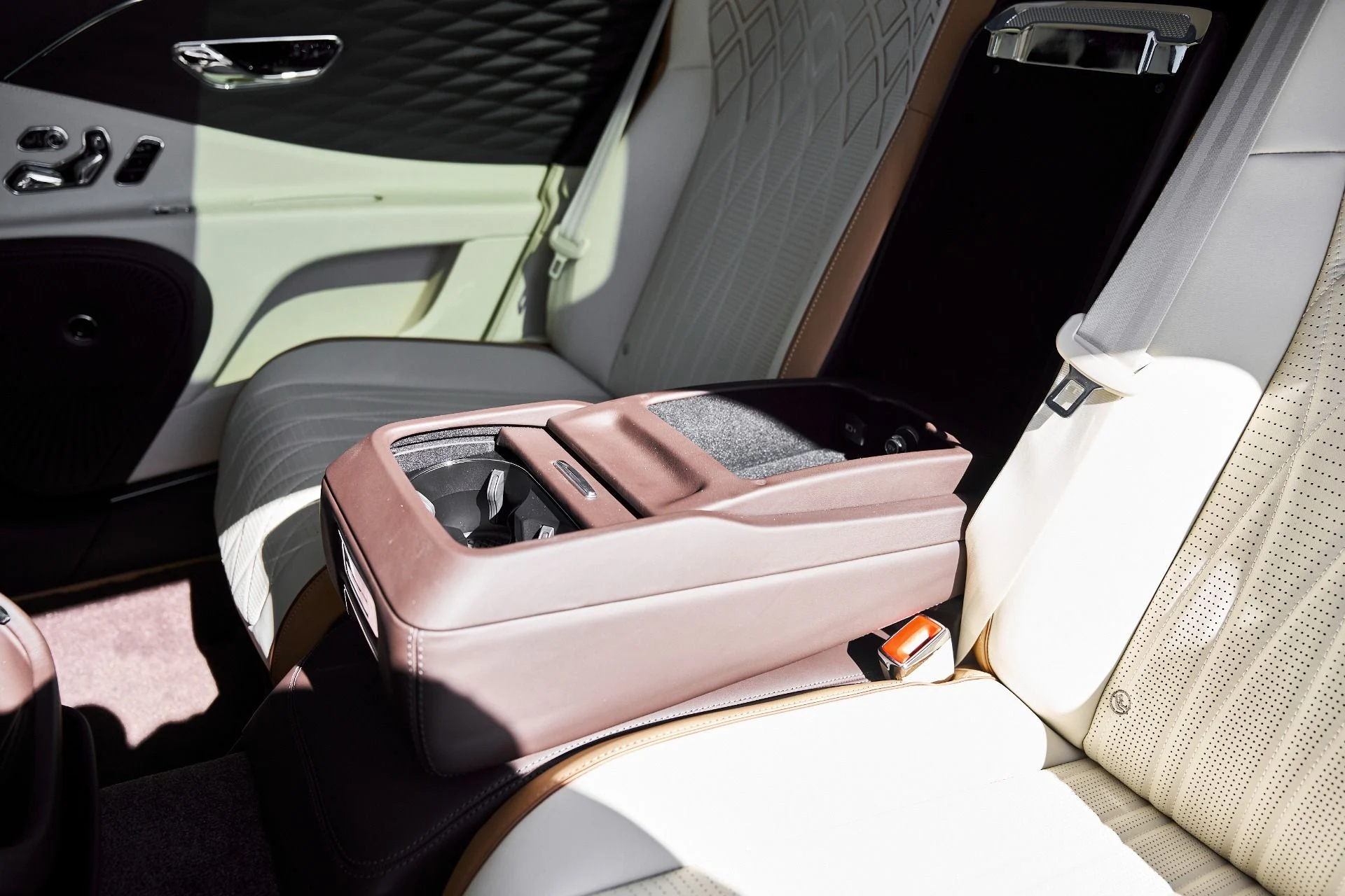 mph053_193152959_Used_2023_Bentley_Flying_Spur_Hybrid_Odyssean_Edition_1770692503_b8313785ae