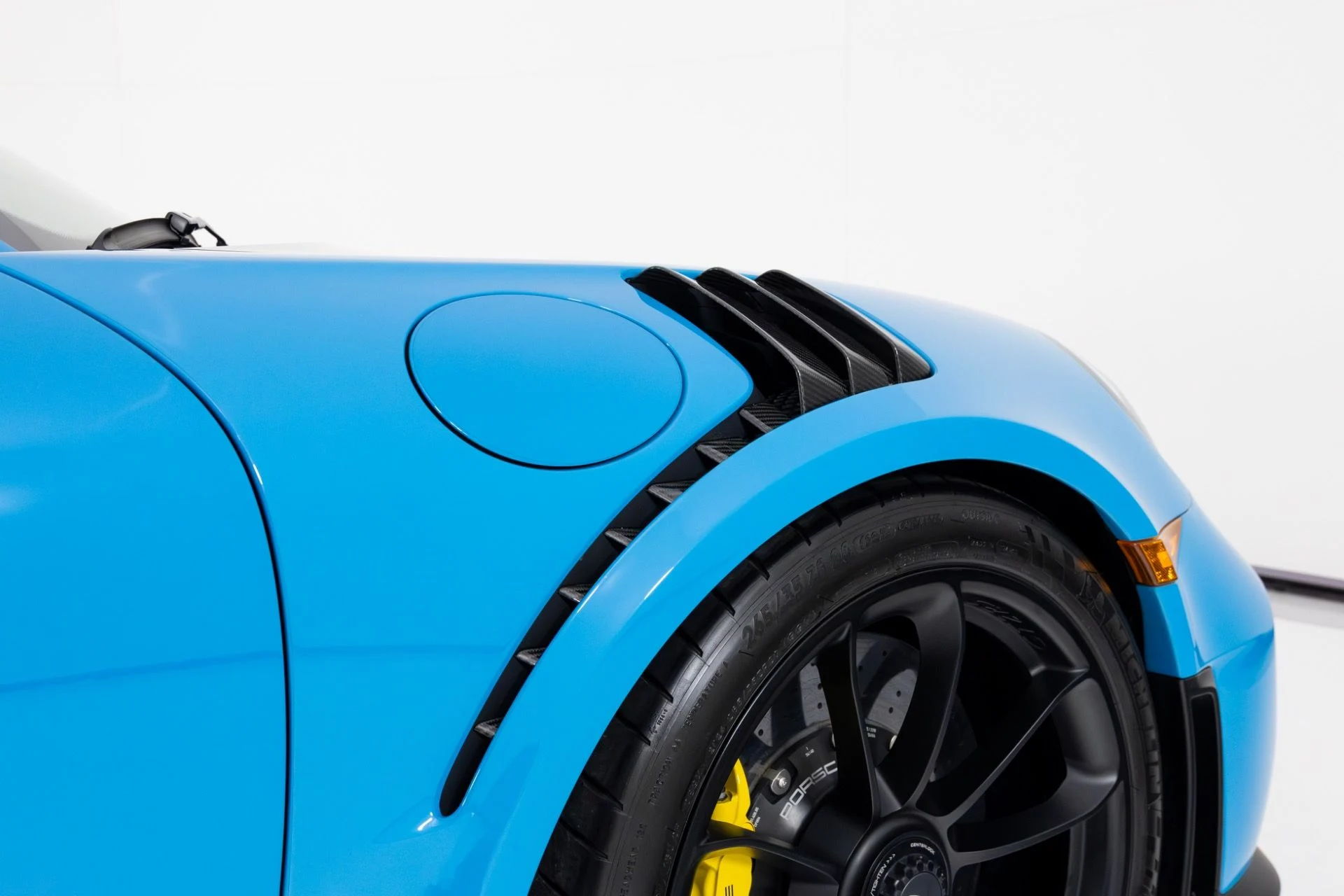 mph053_1934221516_Used_2018_Porsche_911_GT_2_RS_1766512611_9a22ae5a9e