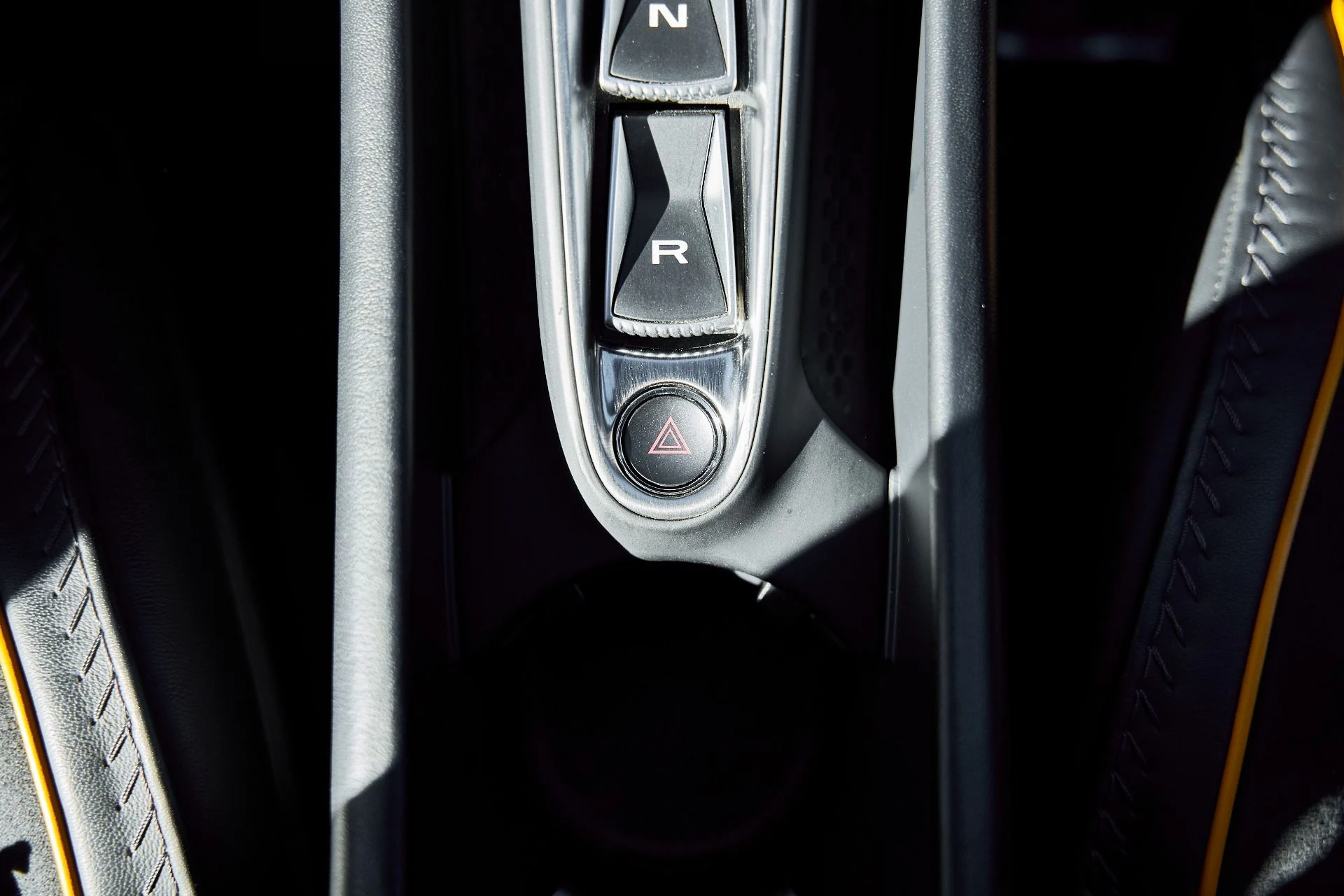 mph053_1951997618_Used_2023_Mc_Laren_Artura_1770256508_10f10de104