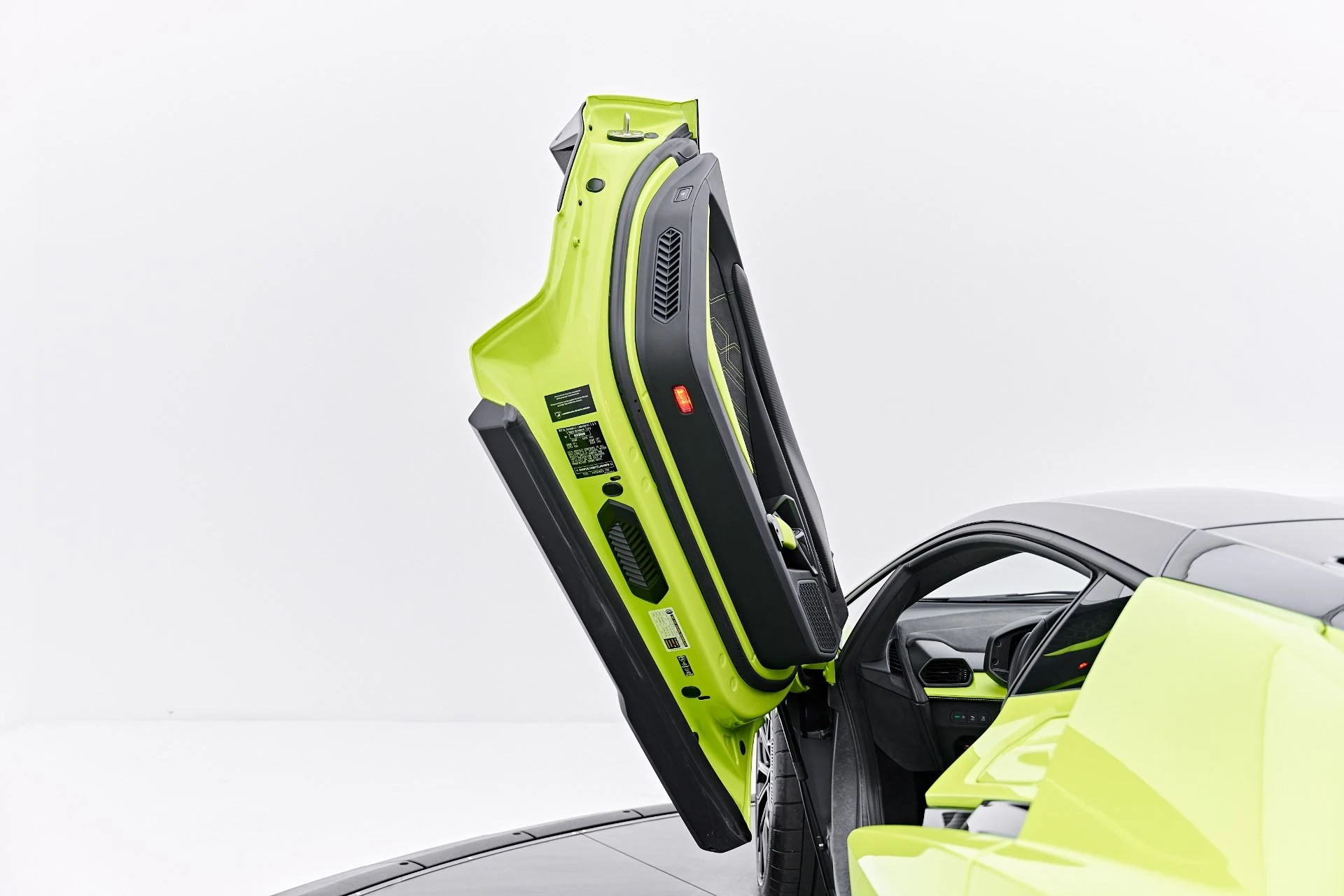 mph053_195375070_Used_2026_Lamborghini_Revuelto_Base_1788485699_026133c8a5