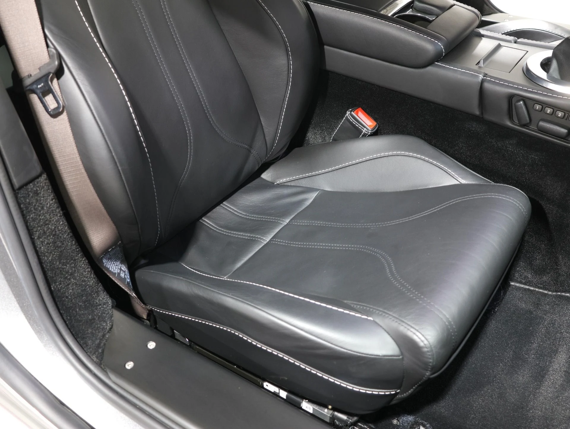 mph053_1998461355_Used_2012_Aston_Martin_V12_Vantage_Rare_6_Speed_Manual_Over_200_K_MSRP_20_K_In_Recent_Maintenance_1770846605_a06ce55501