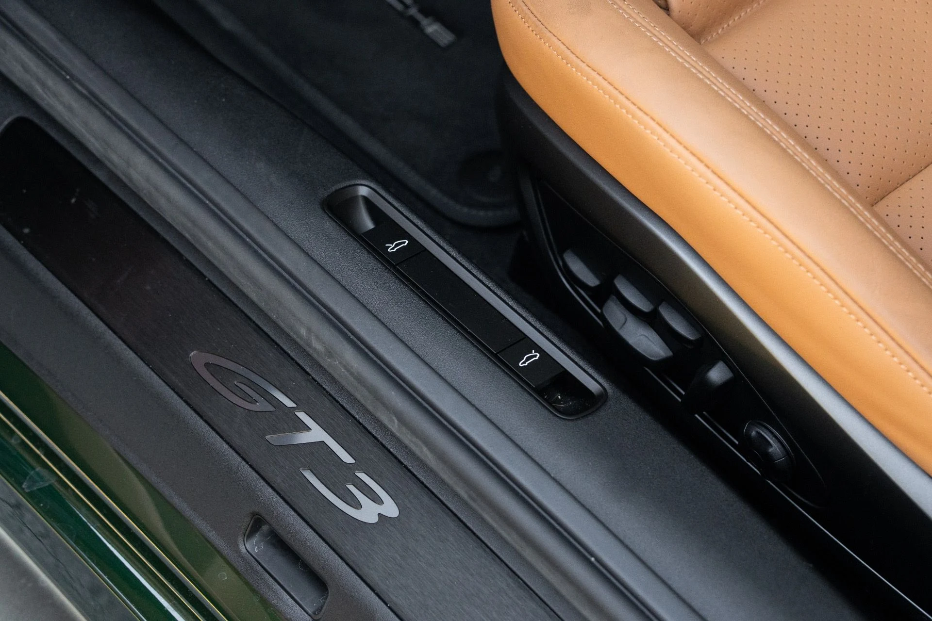 mph053_2042709418_Used_2026_Porsche_911_GT_3_Touring_1770143984_b0b00c6138