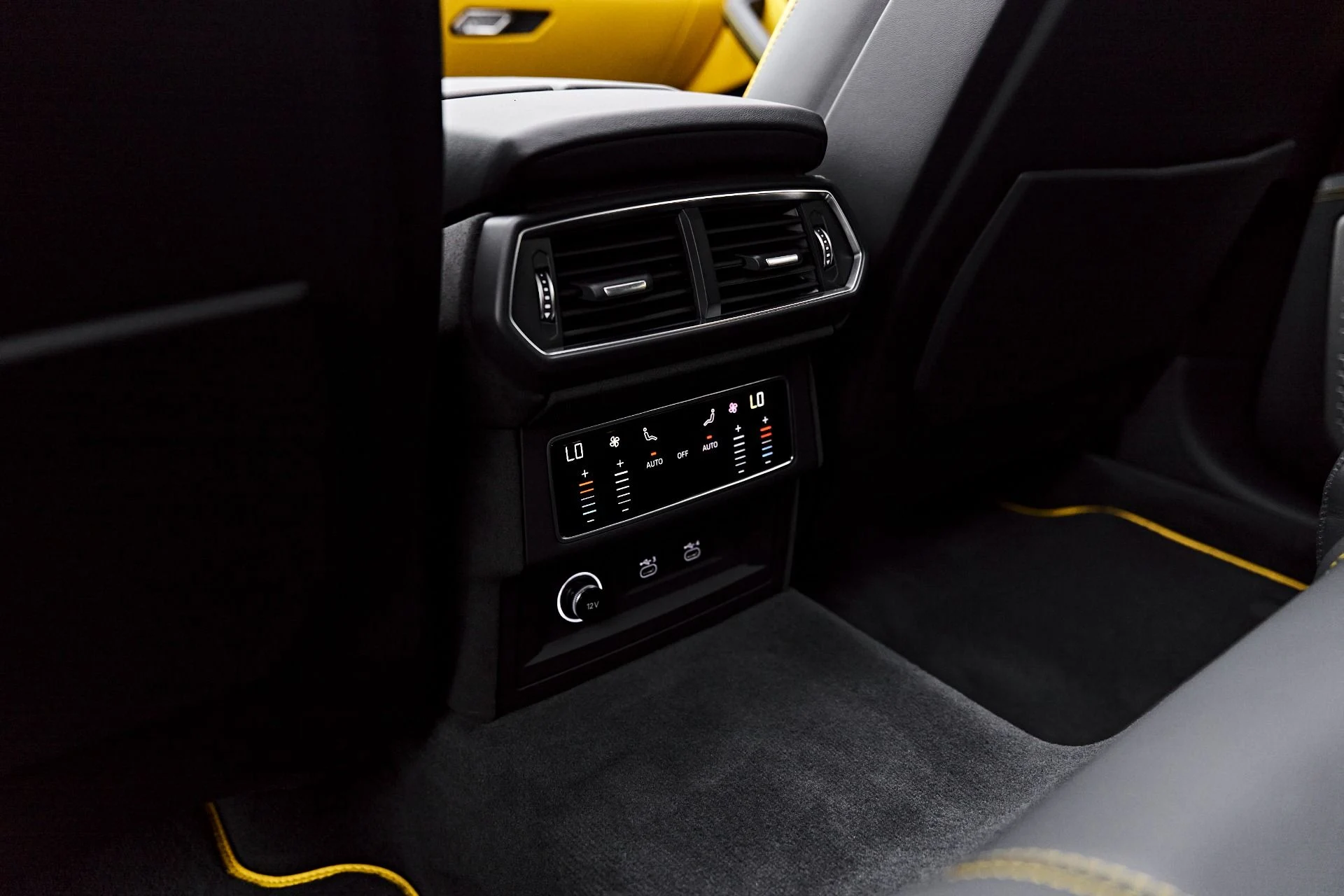 mph053_2044454105_Used_2025_Lamborghini_Urus_SE_1788049934_13d86c04a2