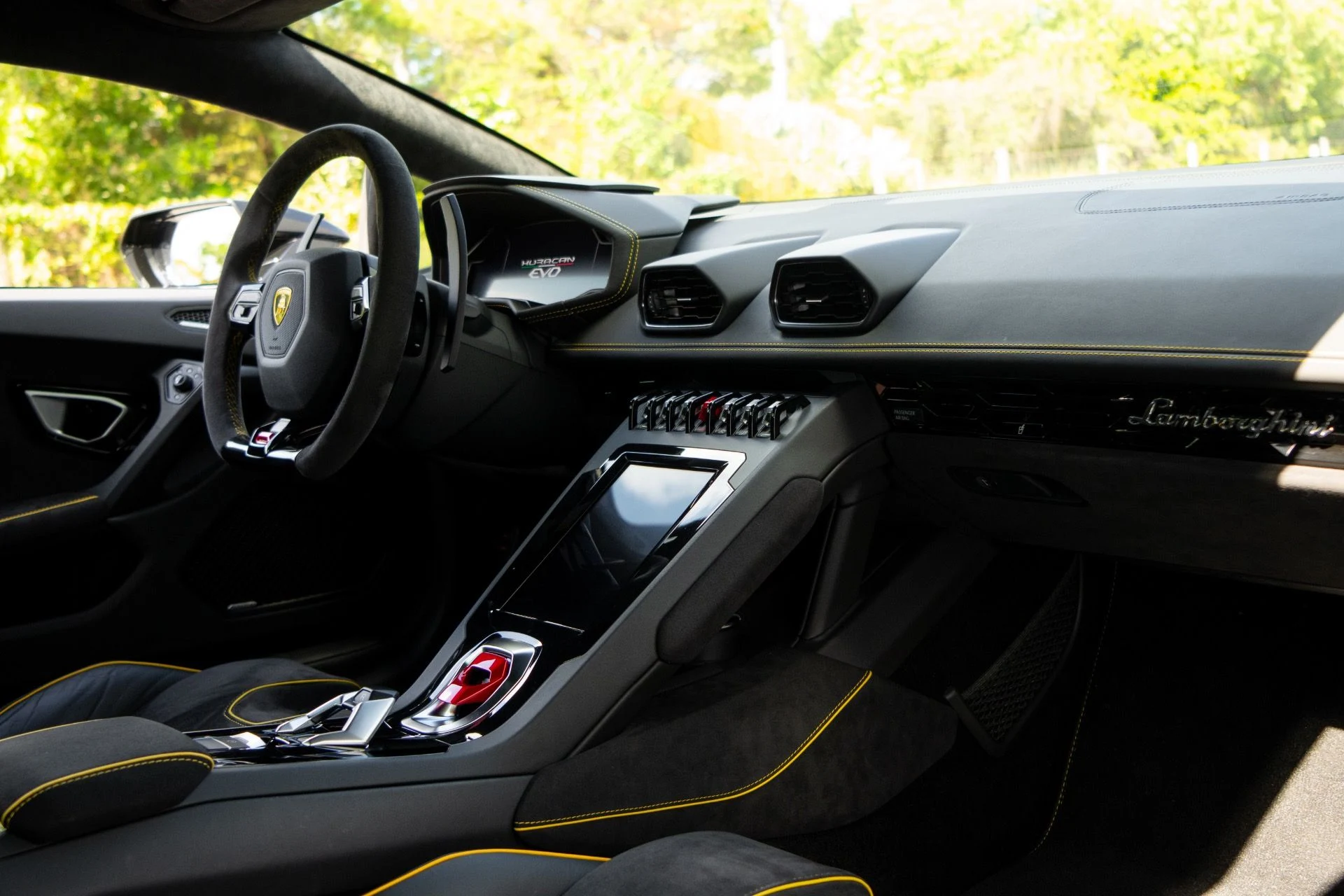 mph053_205330069_Used_2022_Lamborghini_Huracan_EVO_1764129423_0cf709259f