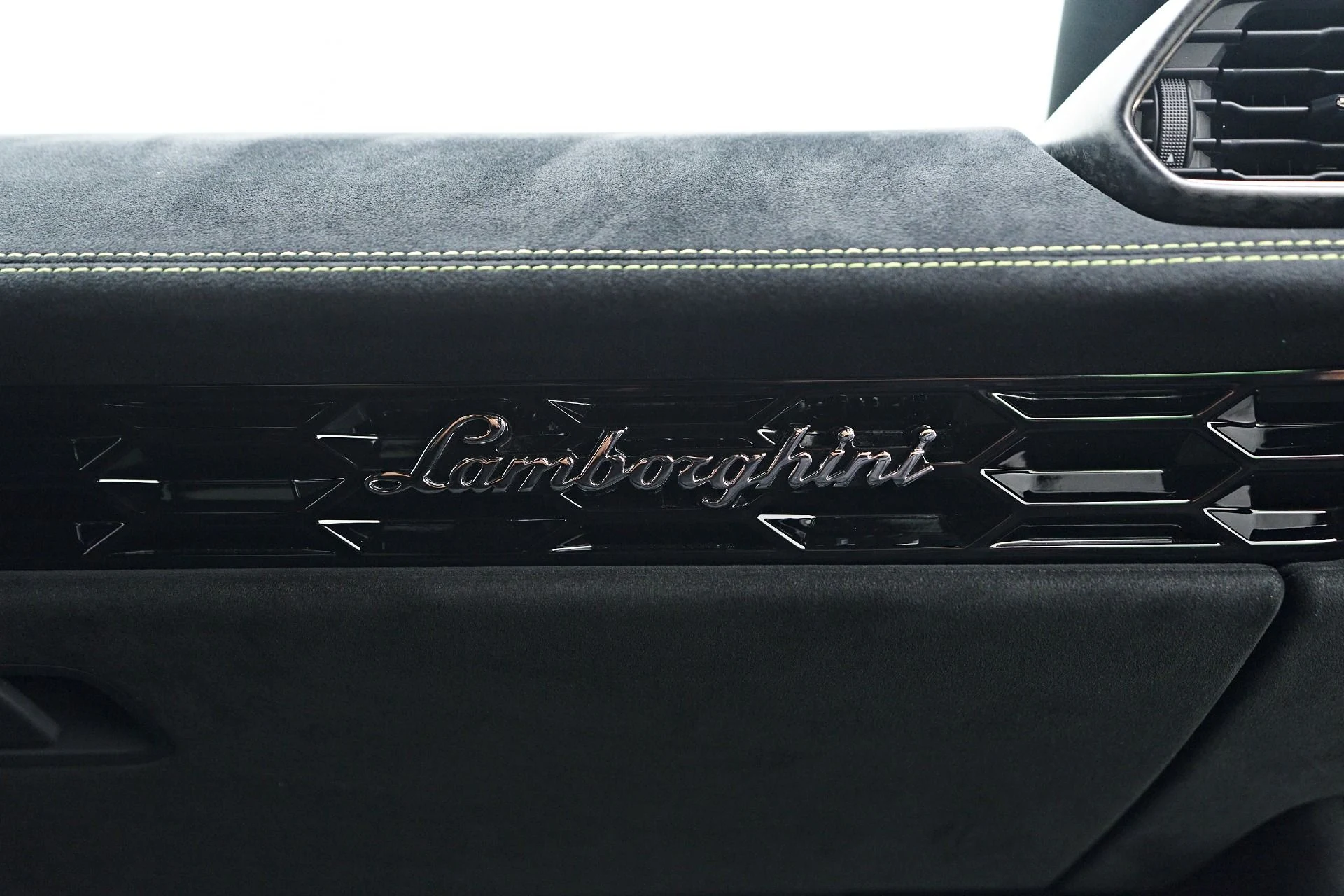 mph053_205427186_Used_2019_Lamborghini_Huracan_Performante_1757626092_62f9a67869