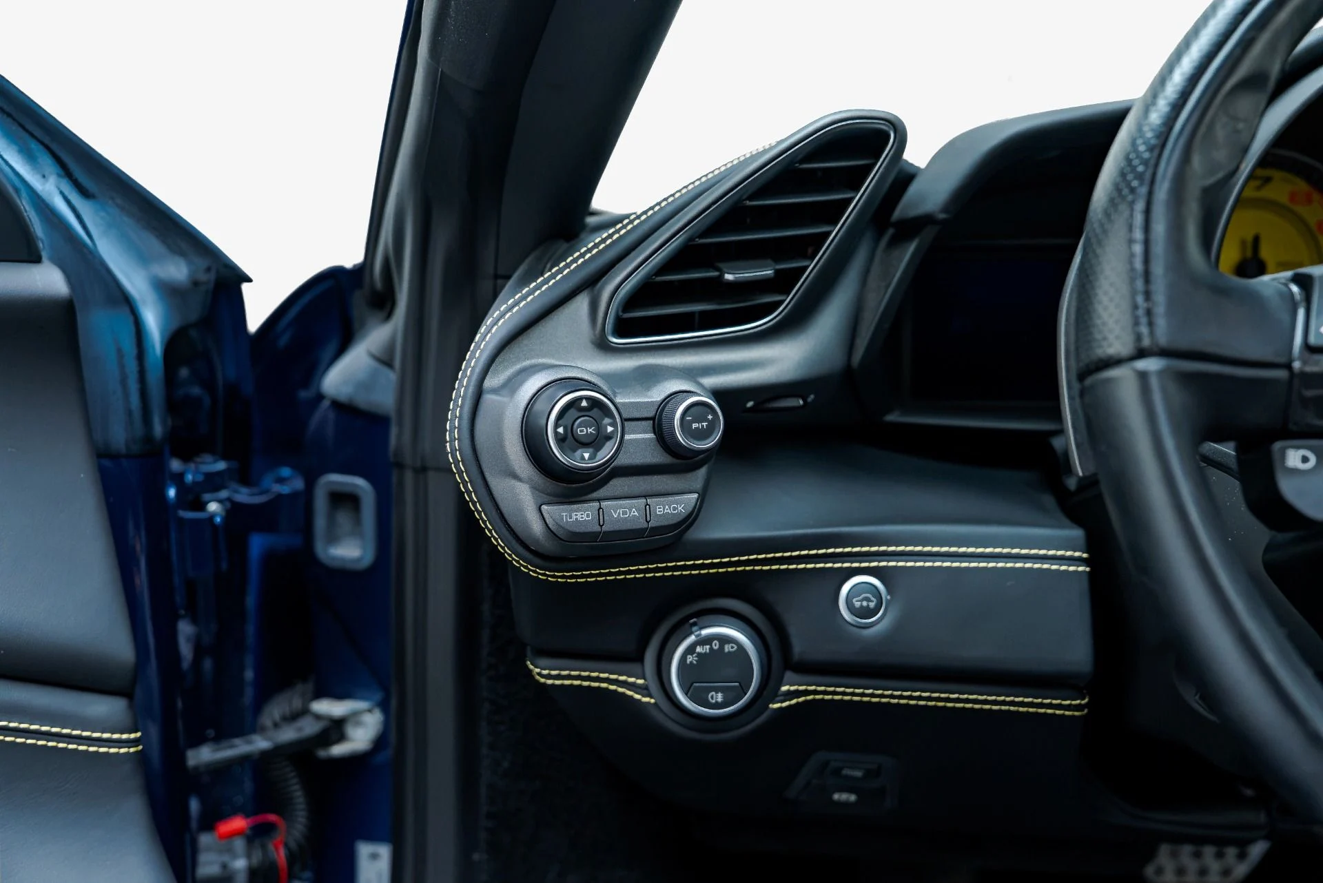mph053_2063659463_Used_2019_Ferrari_488_Spider_1791569582_419c318030