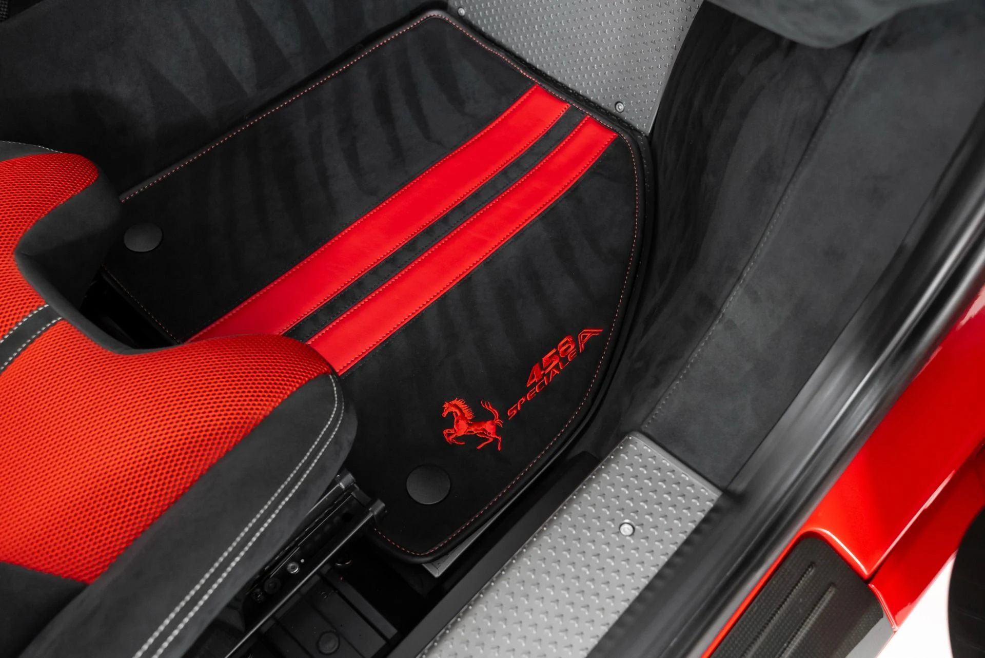 mph053_2077069751_Used_2015_Ferrari_458_Speciale_Aperta_1760122879_a72d02c1bb