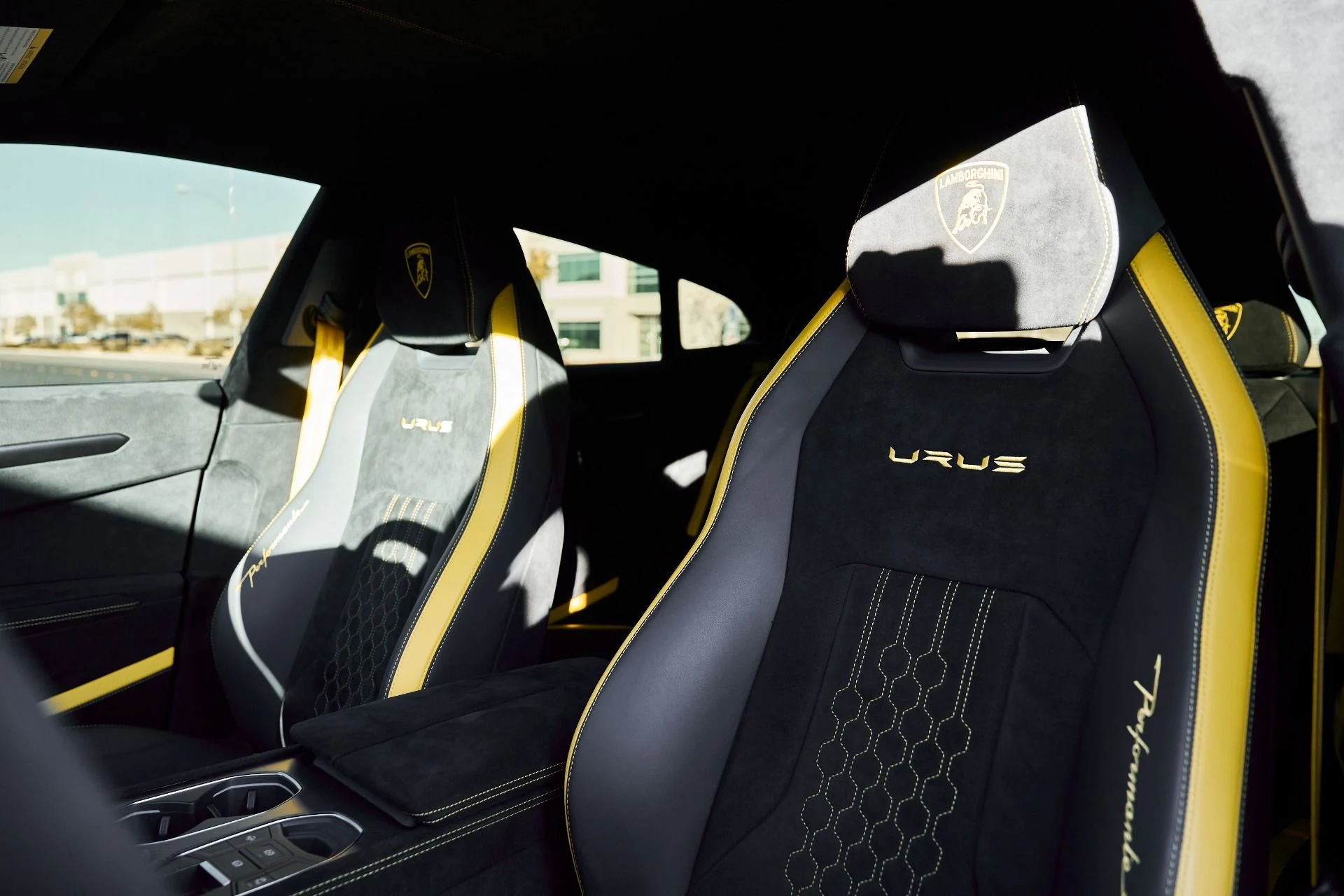 mph053_2081650799_Used_2024_Lamborghini_Urus_Performante_1768011633_a56ad84d50