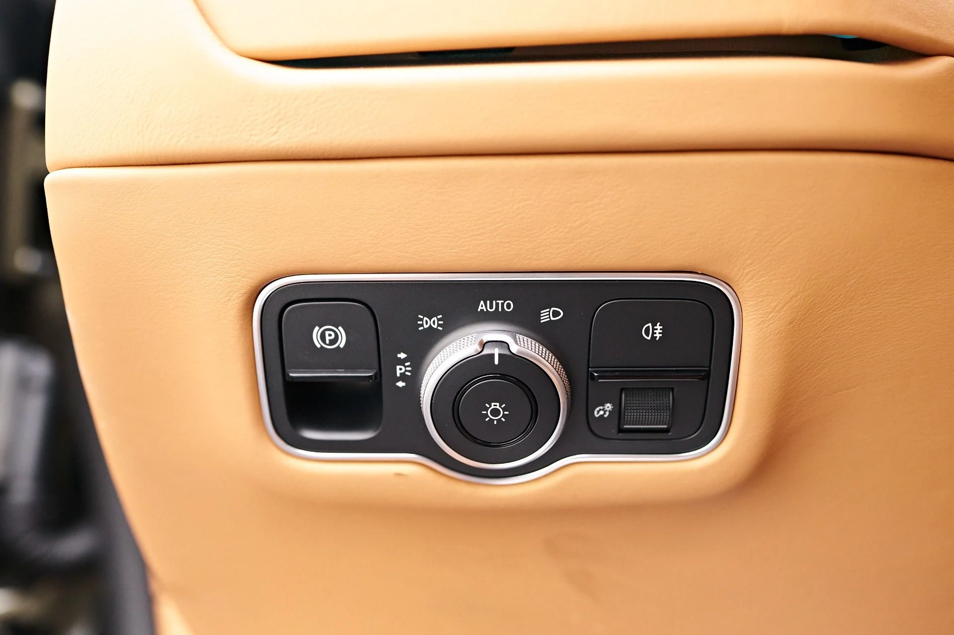 mph053_20893727_Used_2024_Aston_Martin_DB_12_Volante_1731606794_d065cd5cb6