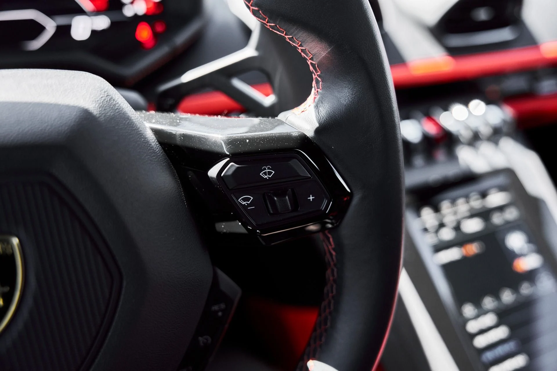 mph053_2093471645_Used_2023_Lamborghini_Huracan_Tecnica_Base_1776477146_45e16be730