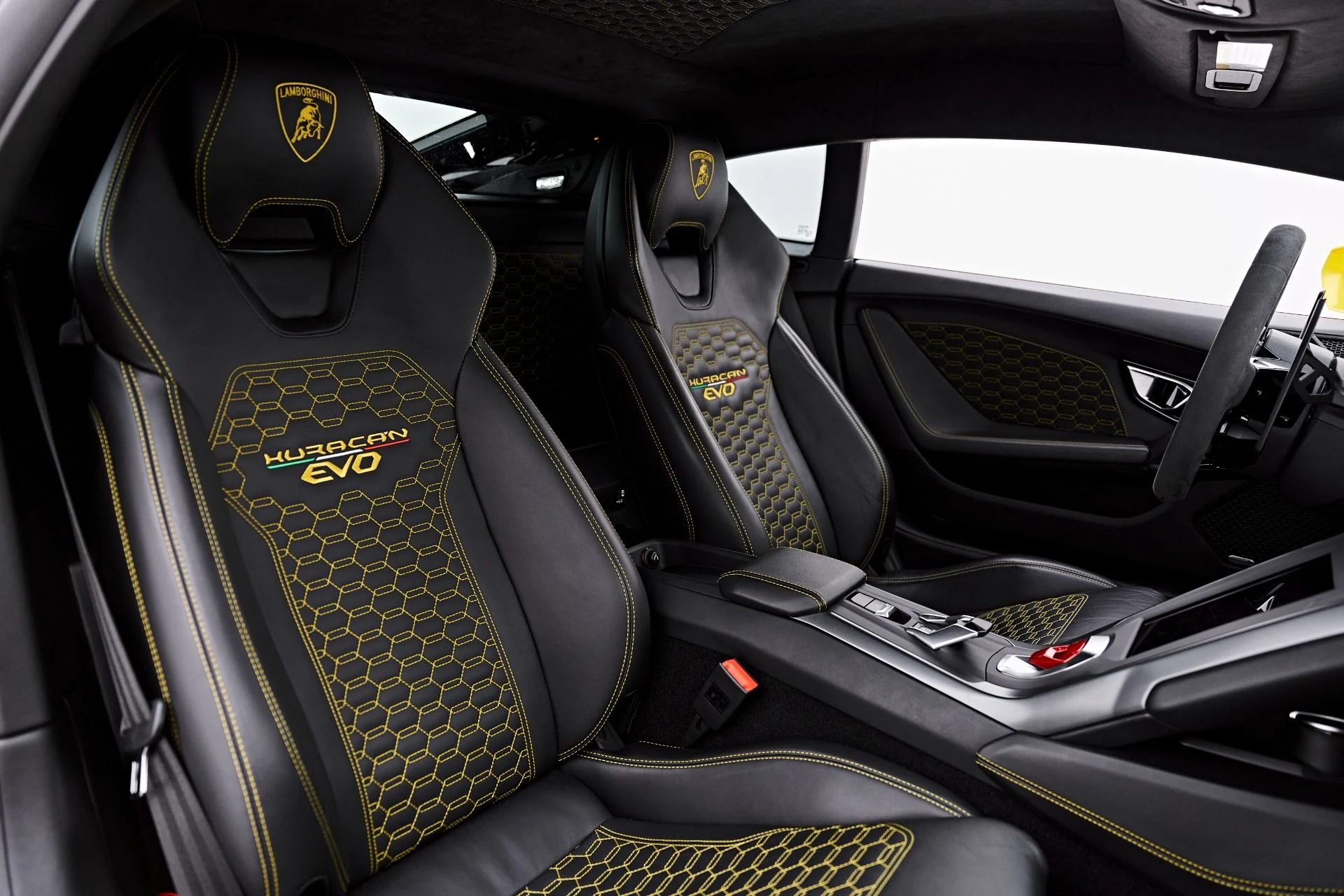 mph053_2094323131_Used_2022_Lamborghini_Huracan_EVO_Base_1787357890_25e704d509