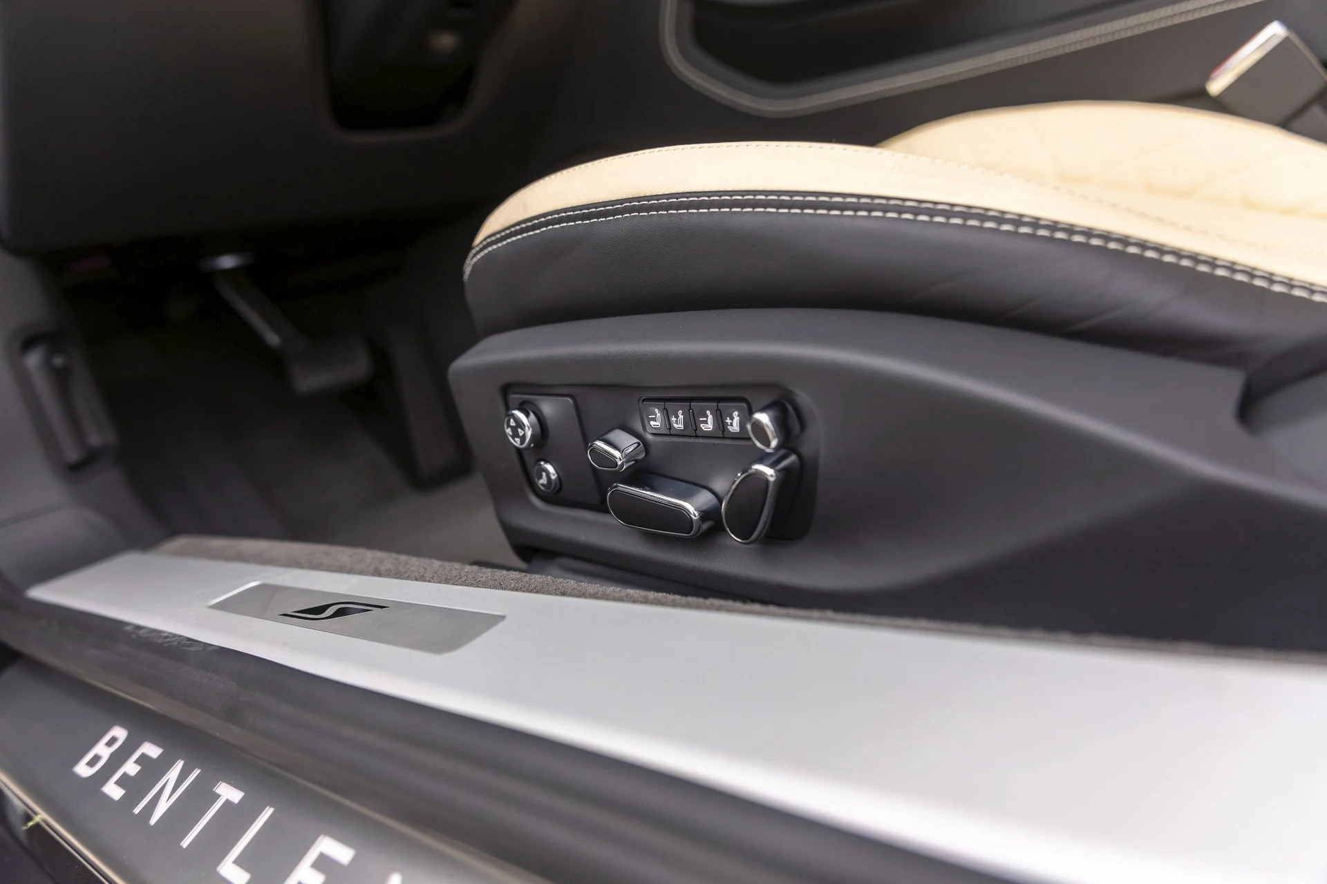 mph053_2095944194_Hi_Tech_Luxury_Imports_LLC_SCBDG_4_ZGXRC_016161_image_53_c8604fe801