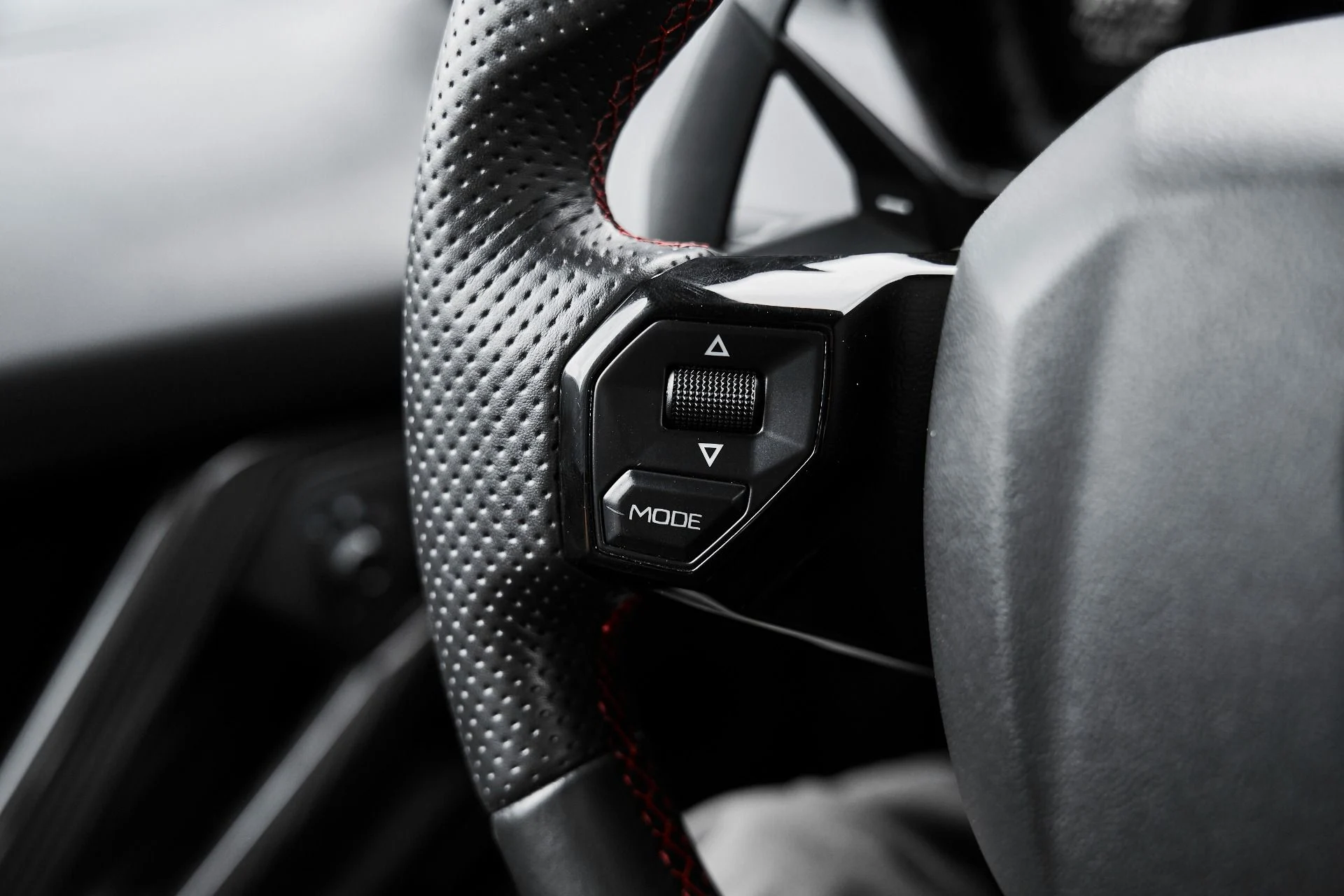 mph053_2100330222_Used_2018_Lamborghini_Aventador_S_Base_1775006915_6f8074095a