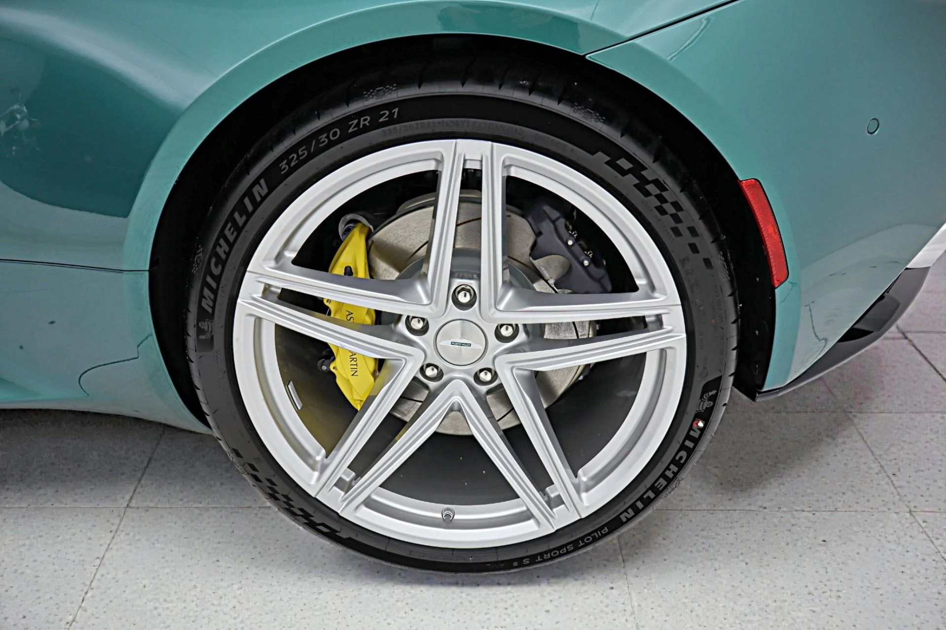 mph053_2117338218_New_2026_Aston_Martin_DB_12_Volante_0b840caf44