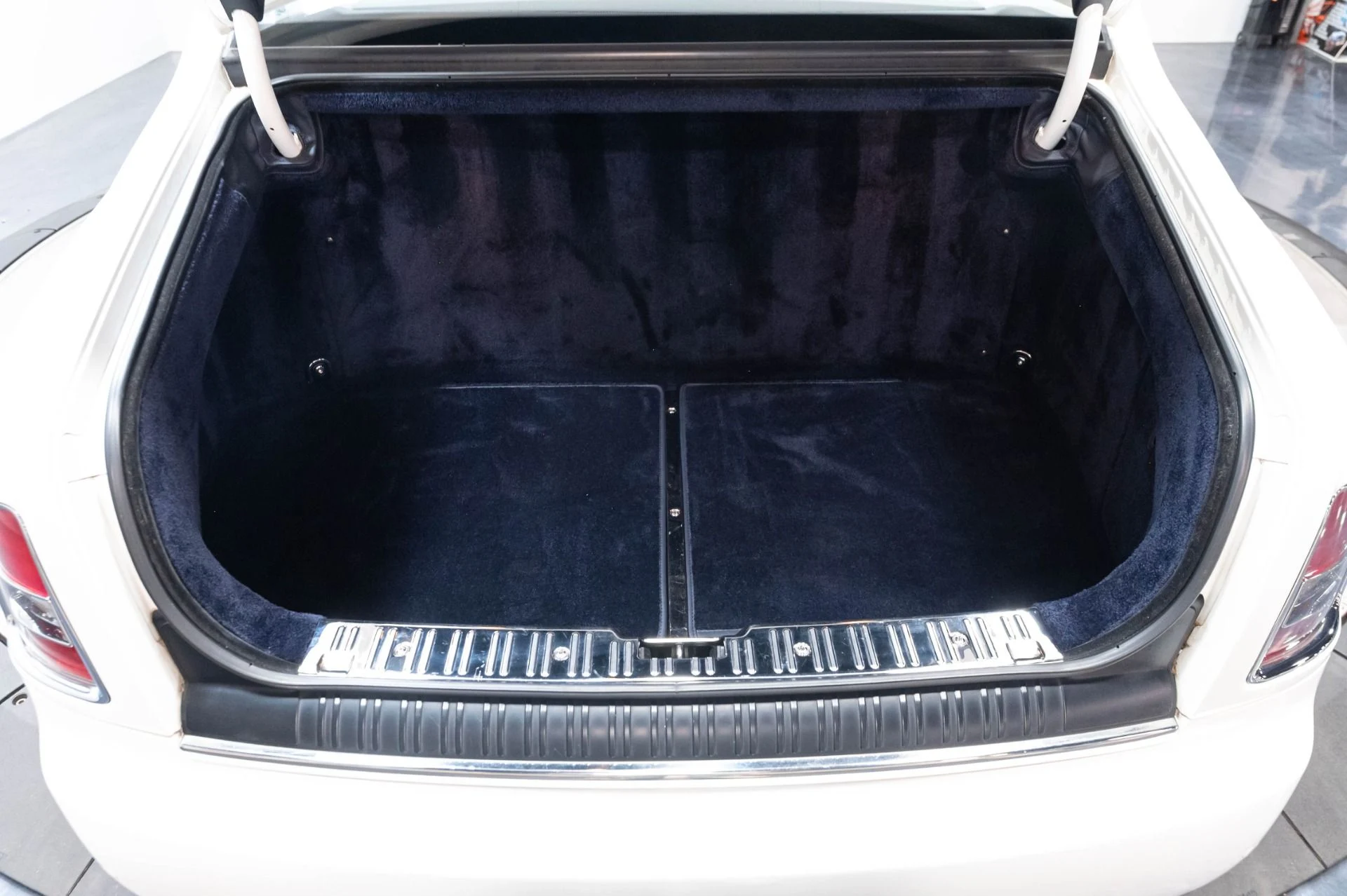 mph053_2168937770_Used_2013_Rolls_Royce_Phantom_1784226914_1b1ca0fe70