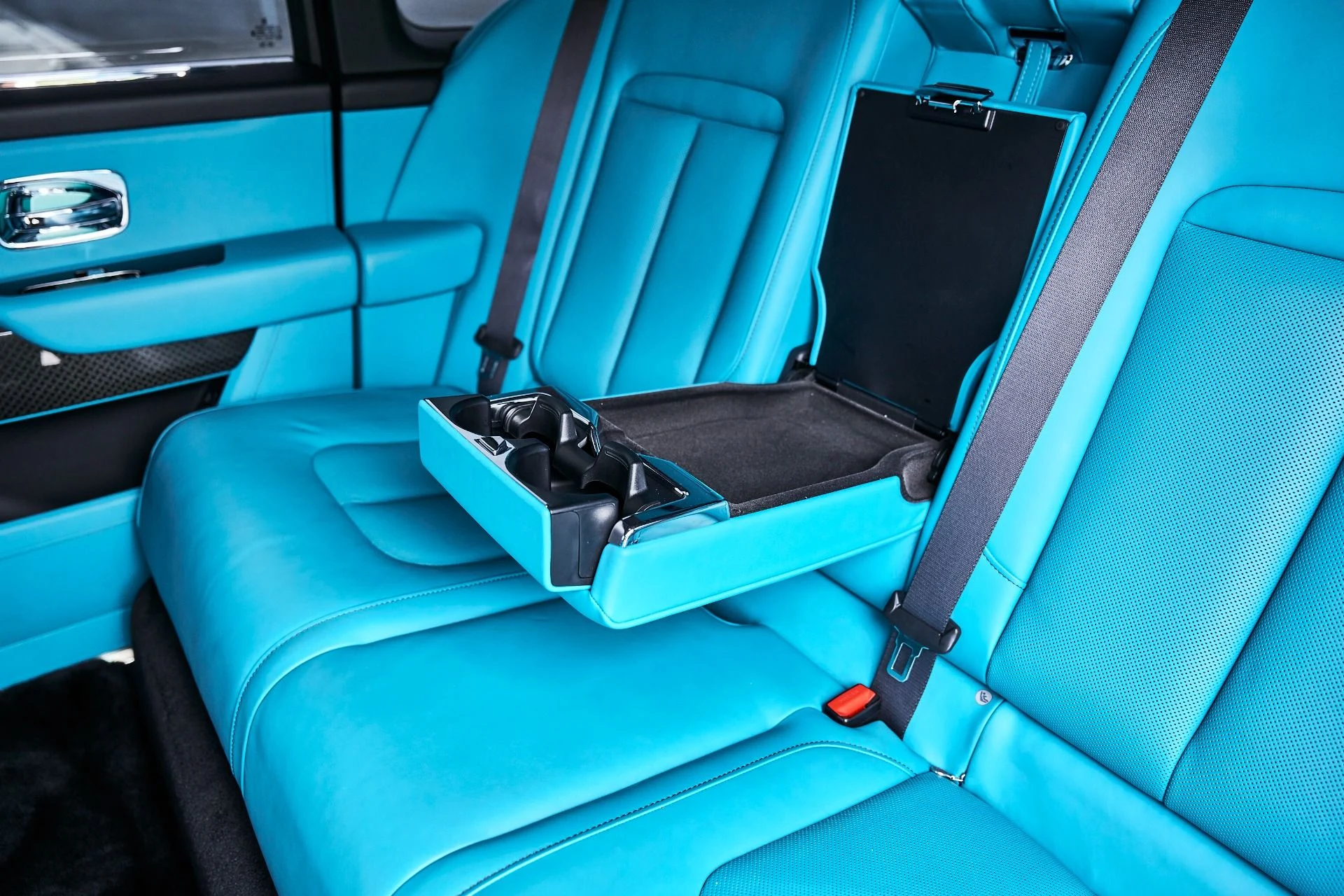 mph053_2191228315_Used_2025_Rolls_Royce_Cullinan_Black_Badge_1774912542_72ca4ecf38