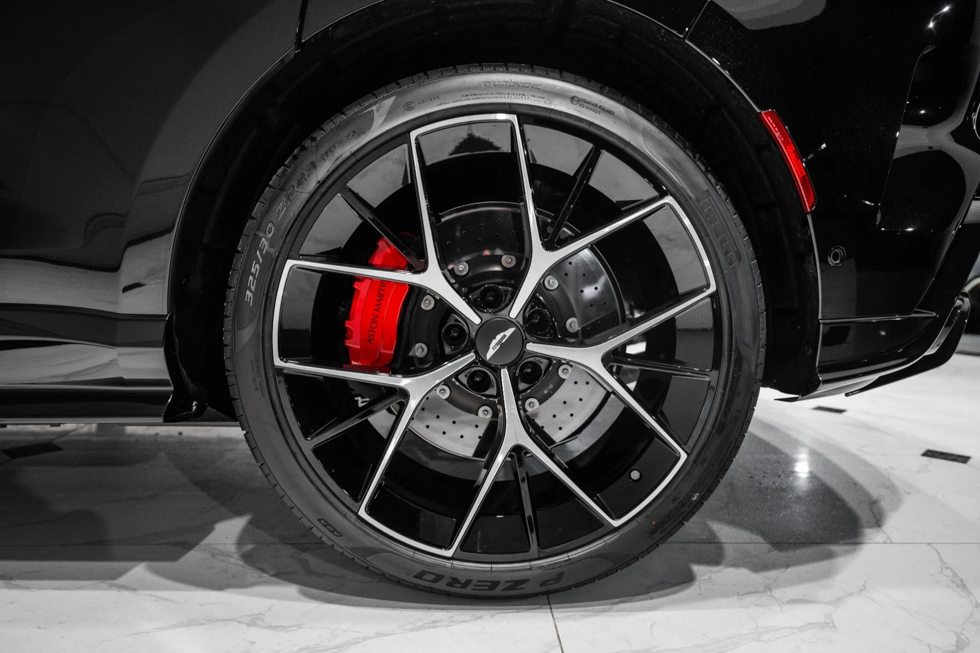 mph053_2212507211_New_2026_Aston_Martin_DBX_S_1765985660_bf46c9a1e3