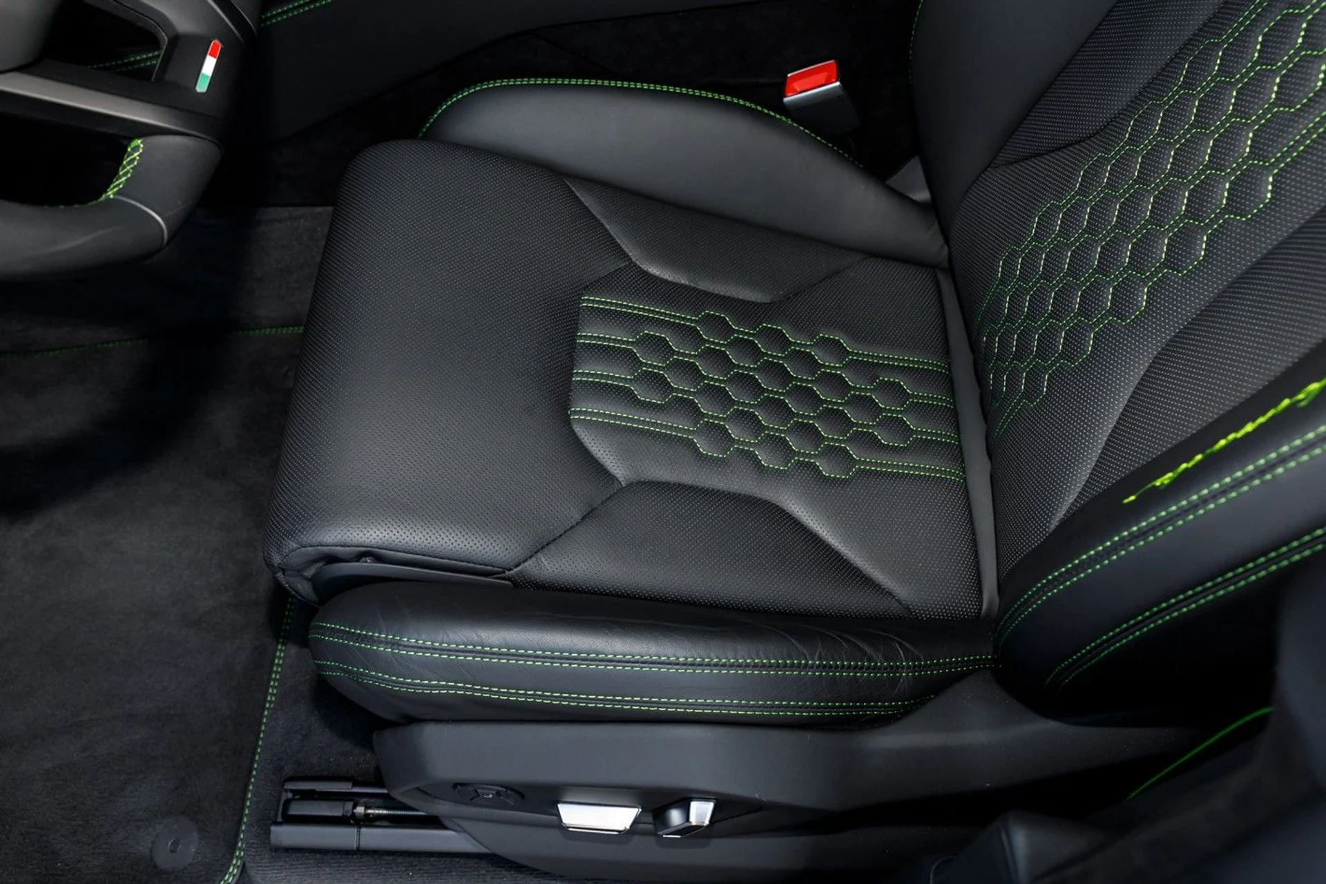 mph053_2225708892_667_p55_l_59be104726