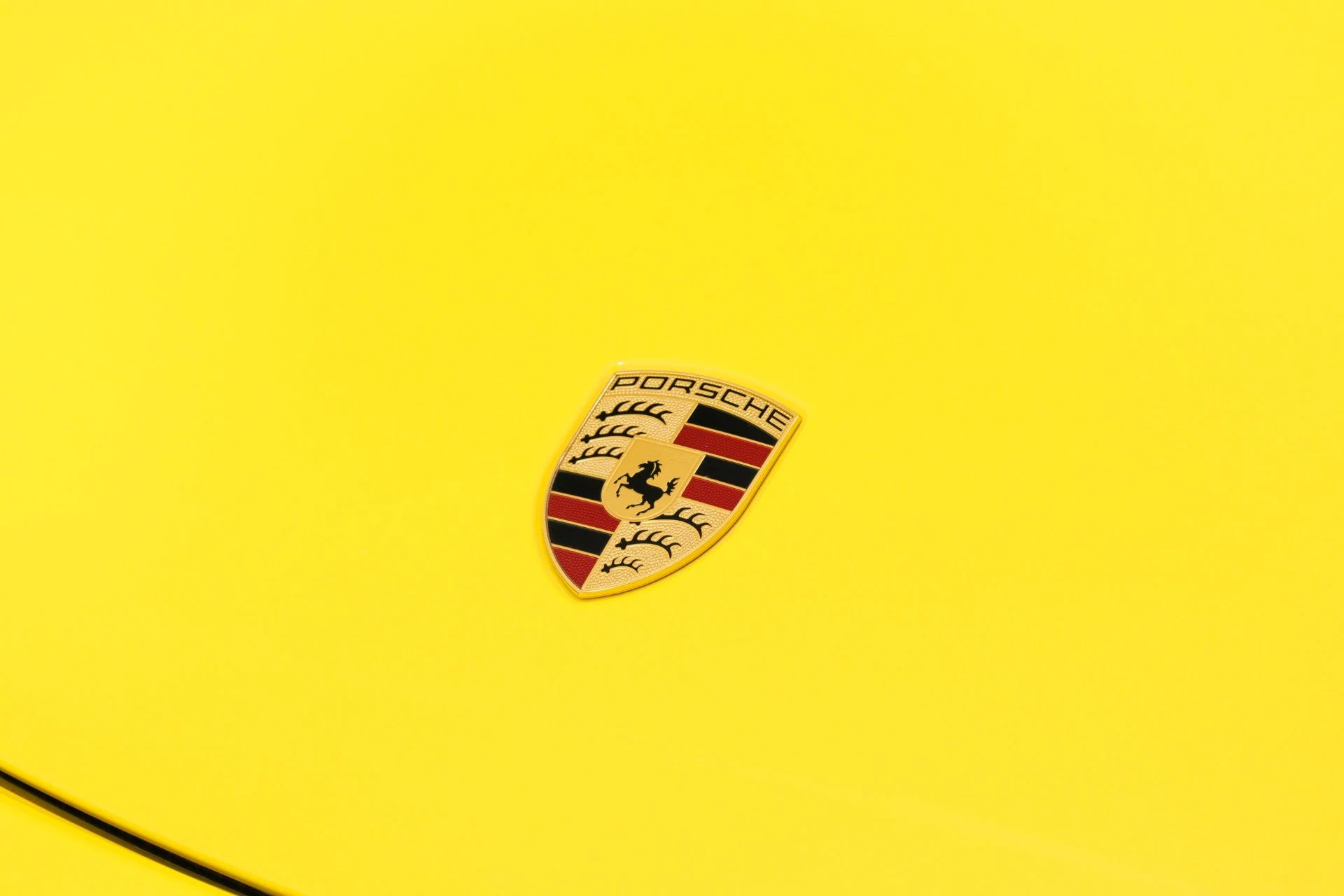 mph053_2246587590_Used_2015_Porsche_918_Spyder_1789427640_a1e0a2a99c