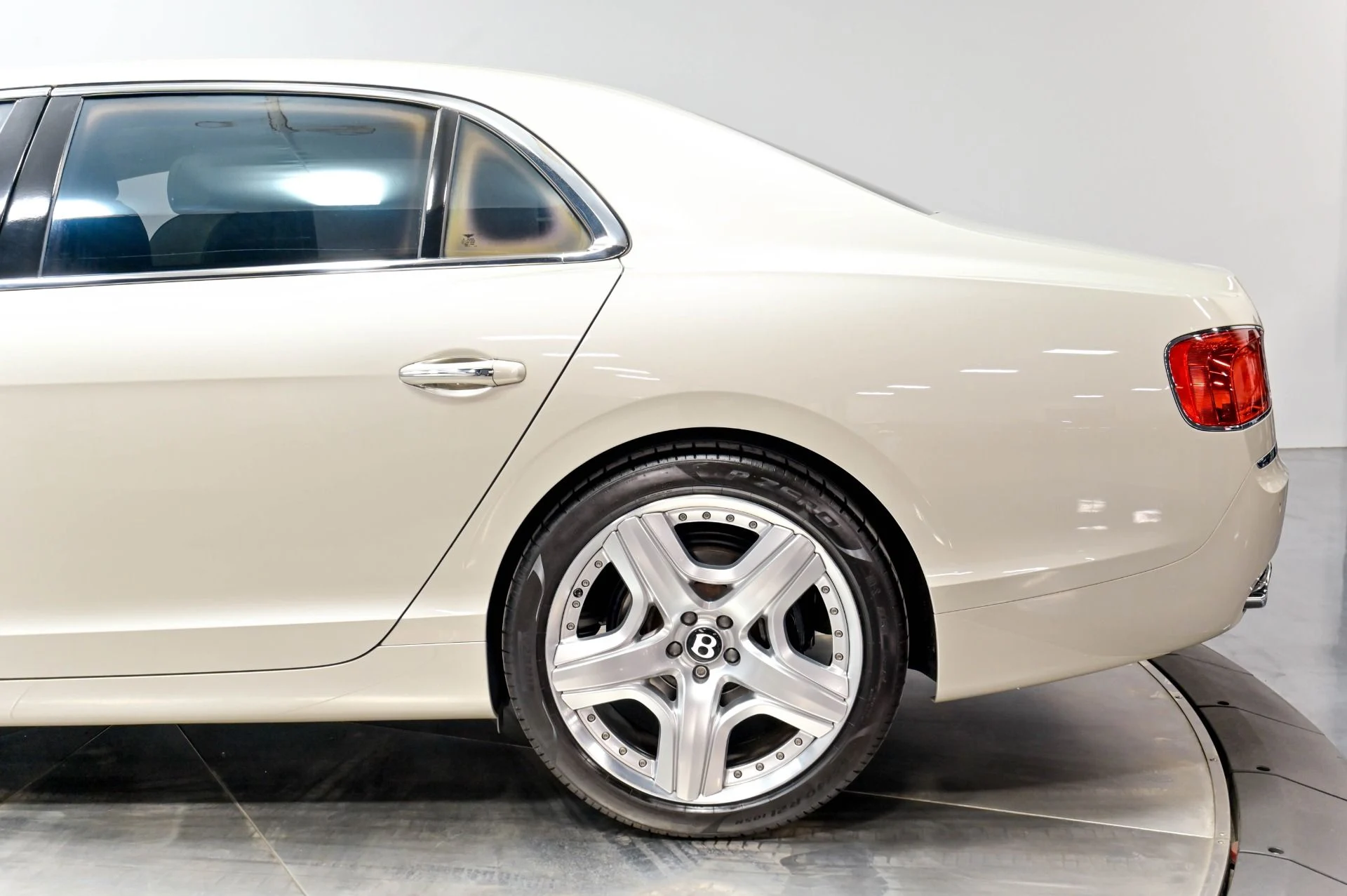 mph053_2266339170_Used_2015_Bentley_Flying_Spur_W12_1784214578_1673c34859