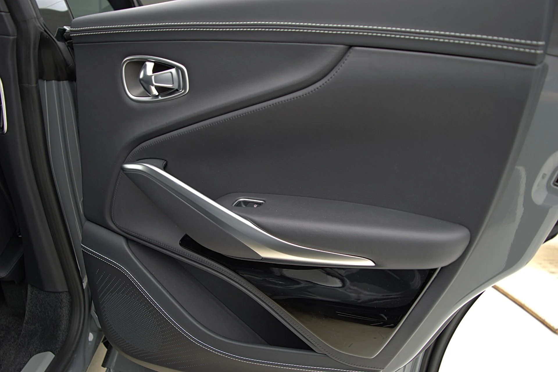 mph053_2277549891_Used_2023_Aston_Martin_DBX_707_2058c4c46b