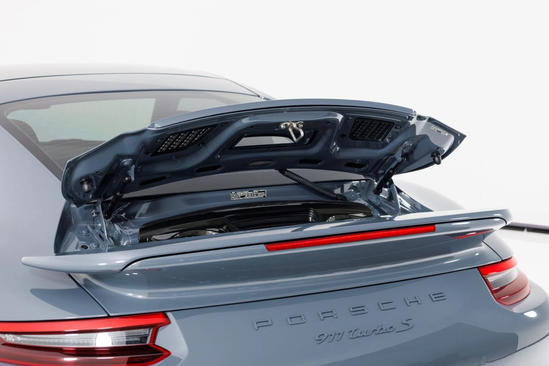 mph053_2327623384_Used_2017_Porsche_911_Turbo_S_1787680357_8d1f649897