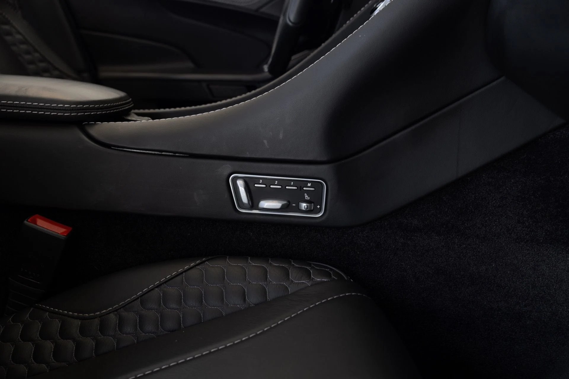 mph053_2339288708_Used_2015_Aston_Martin_Vanquish_Volante_1776978035_e0e375d89b