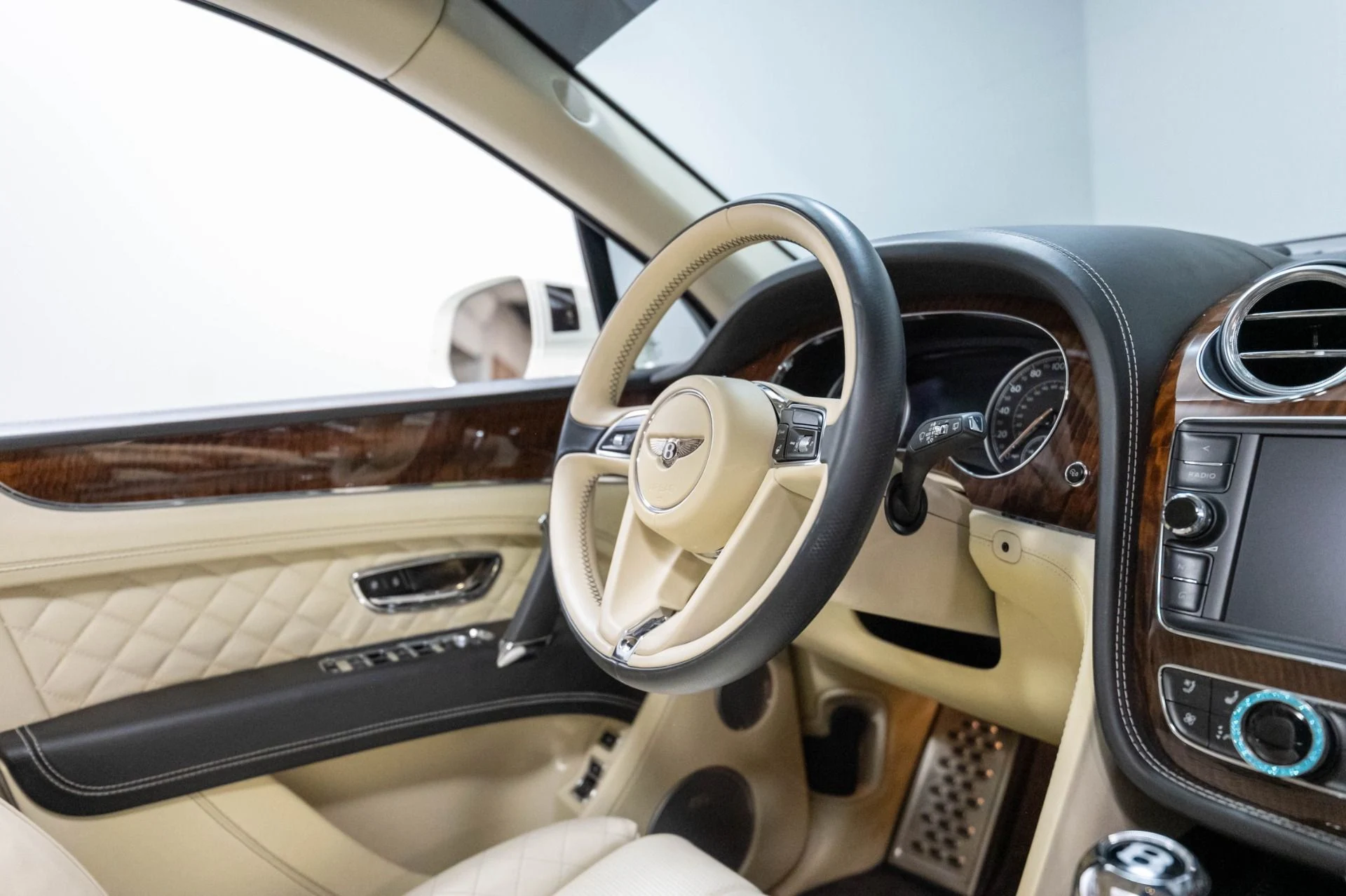 mph053_234454110_Used_2017_Bentley_Bentayga_W12_1787159716_980ccbba09