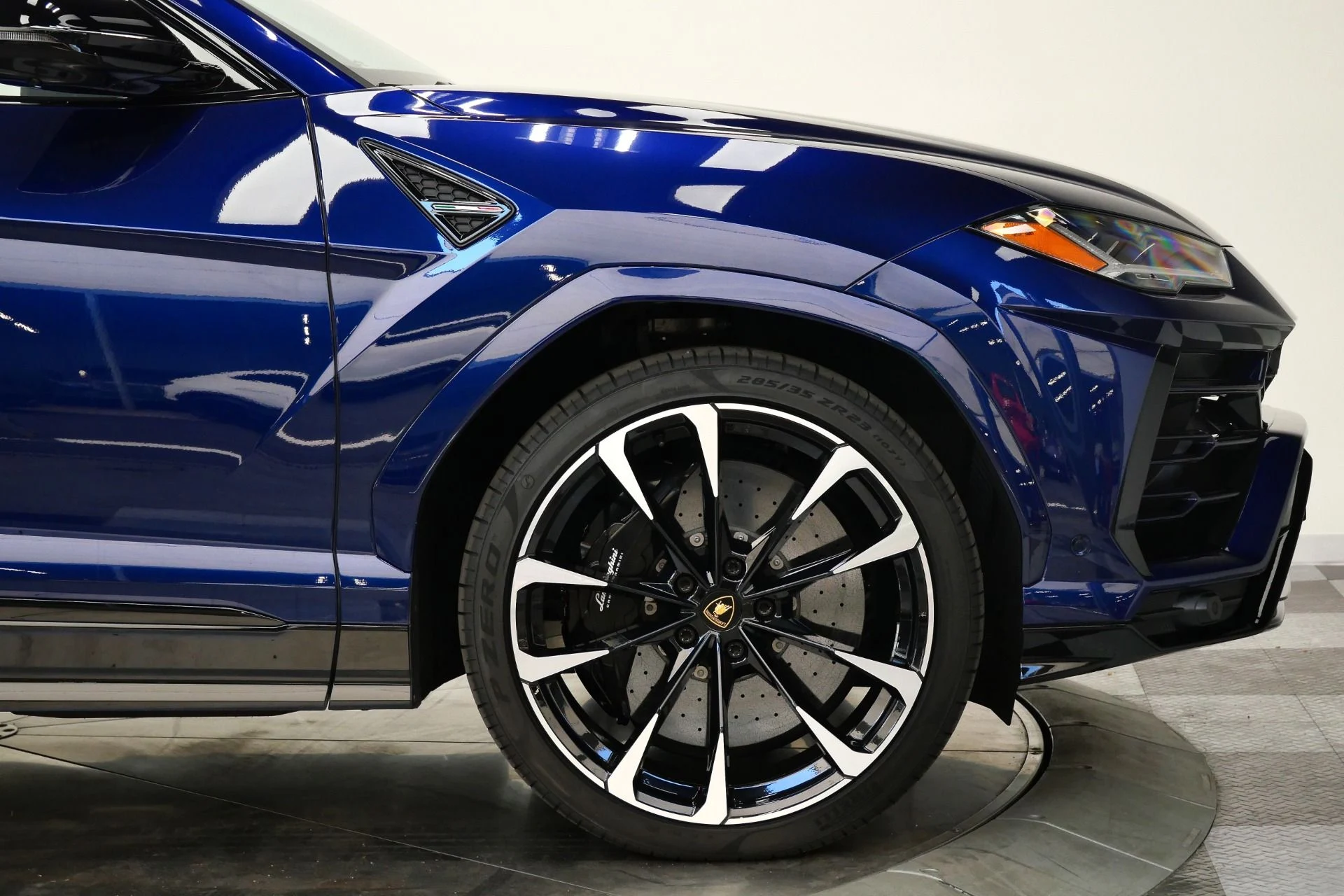 mph053_2355795745_Used_2022_Lamborghini_Urus_23_Inch_Wheels_Two_Tone_Interior_Bang_and_Olufsen_Audio_1775677581_81d5fbaa2d