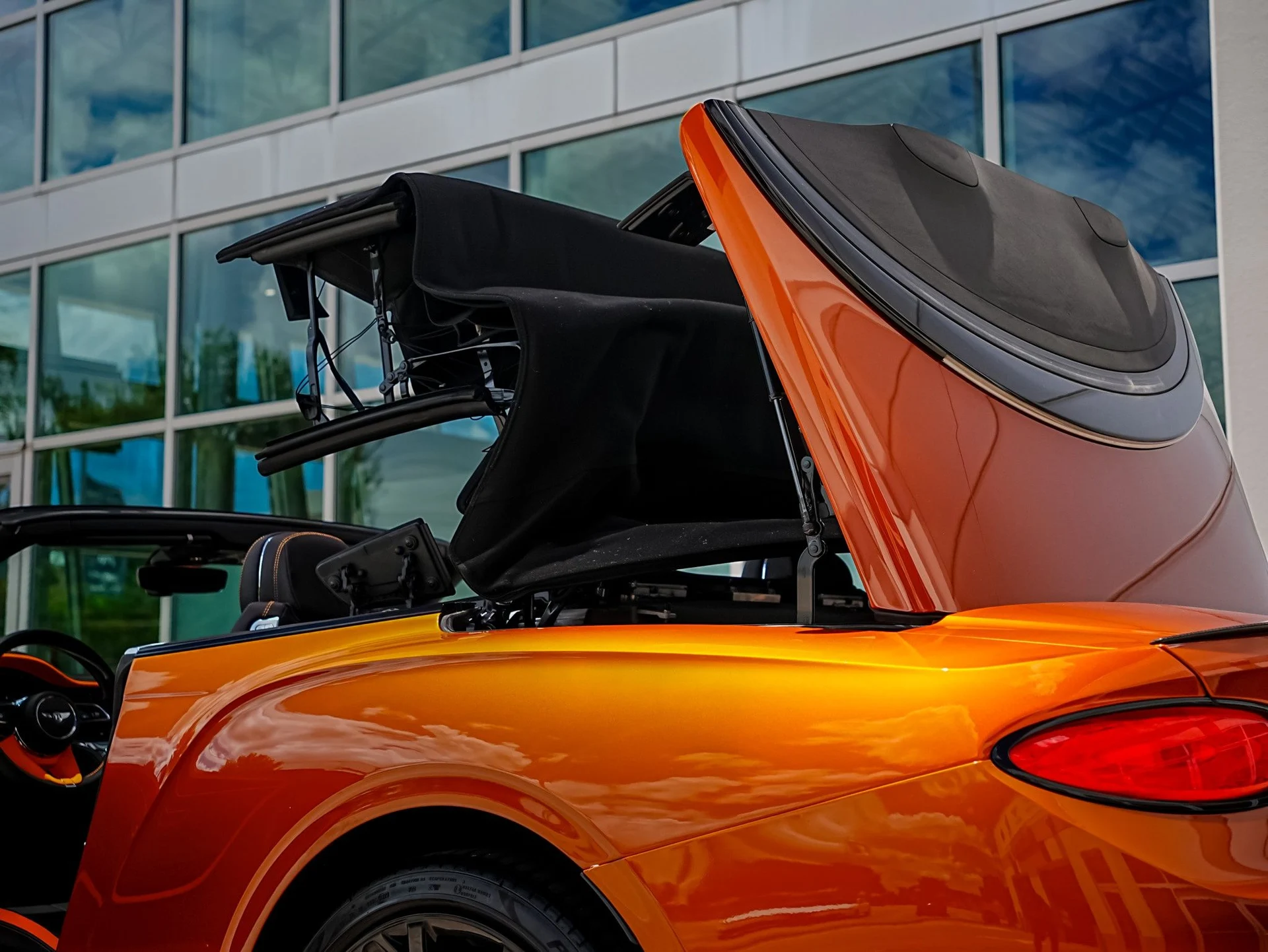 mph053_2373149919_Hi_Tech_Luxury_Imports_LLC_SCBDT_4_ZG_2_PC_008421_image_53_583b638995