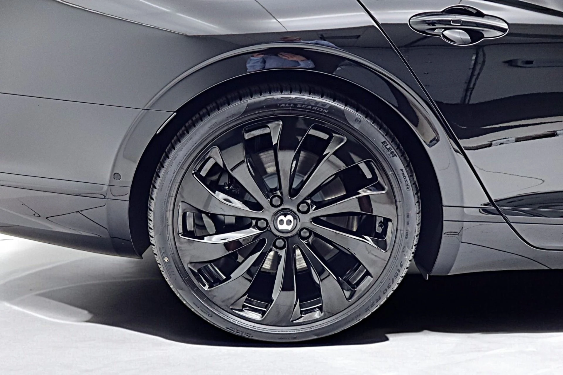 mph053_2407660949_New_2026_BENTLEY_Flying_Spur_Azure_V8_d20e2aae76