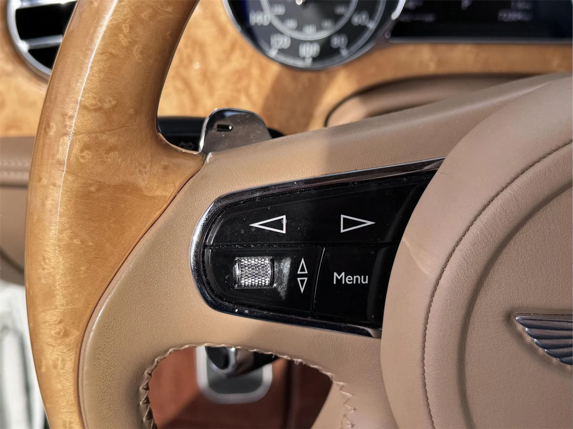 mph053_2438113380_780372fea10a254f0e975a808400257b_ffa722159b