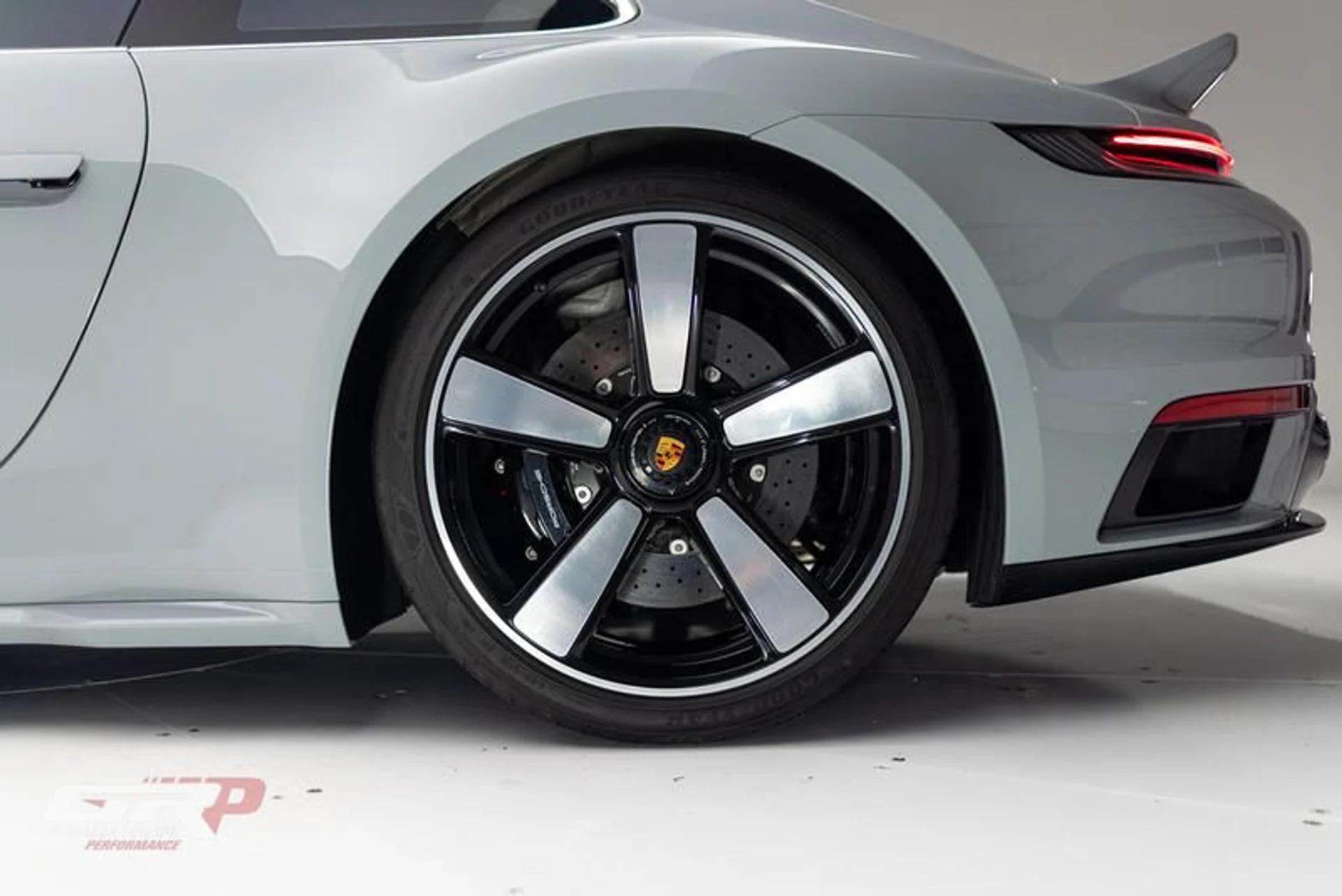 mph053_244833995_92103106_895_A_416_C_ADA_4_F0114_E4_D075_F_27dd8c2c56