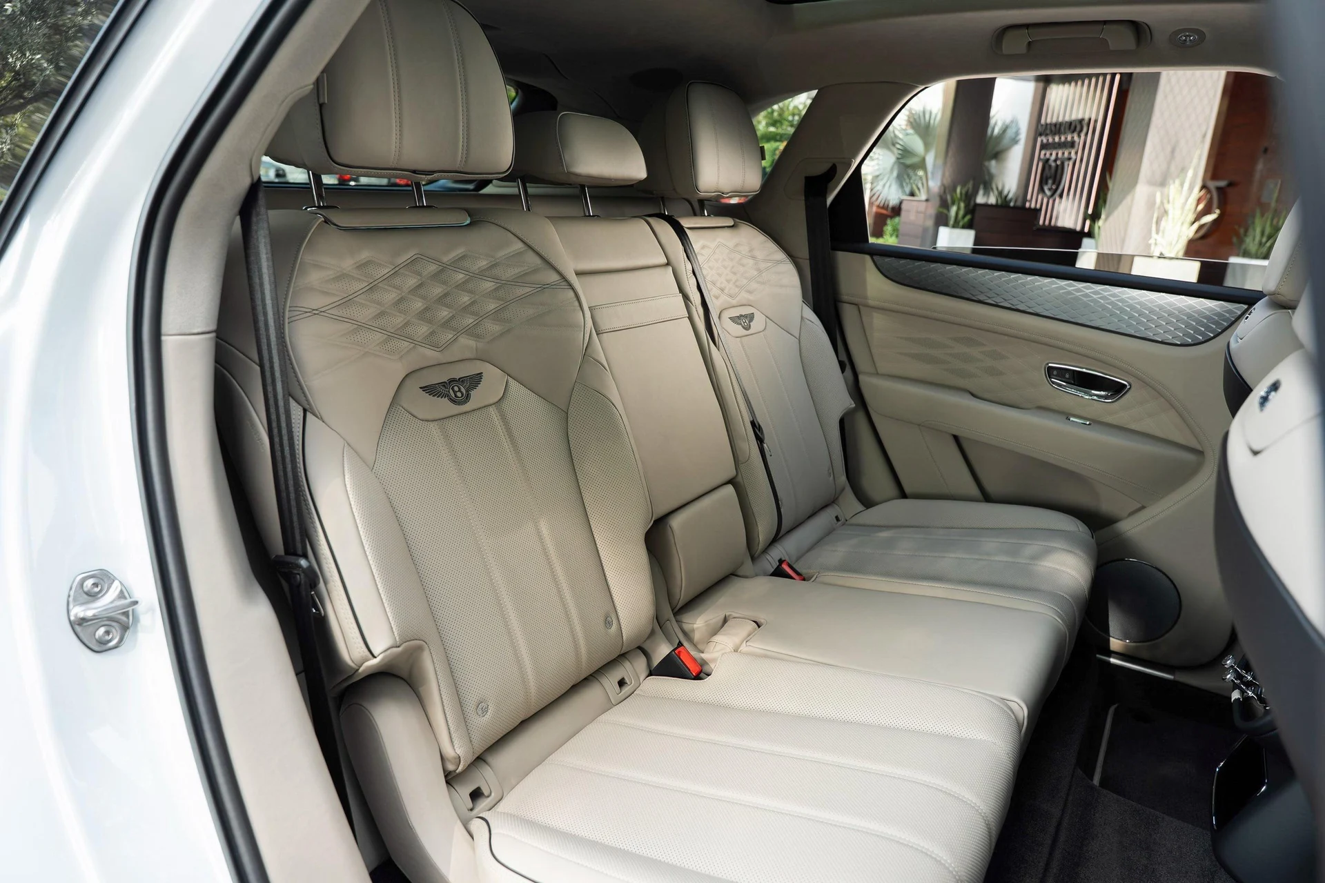 mph053_2493895796_462758411_6954bfaa4e73cd9f103f4ef5_ebf4de600f