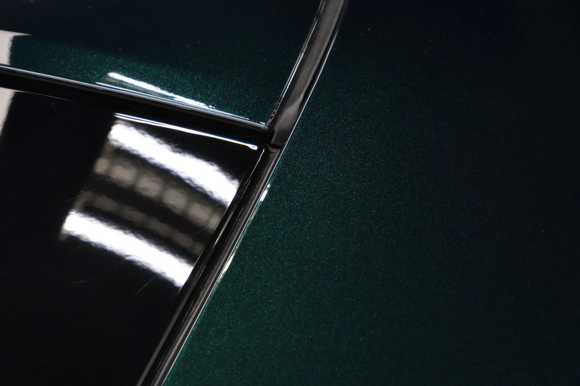 mph053_2513058043_Used_2022_Mercedes_Benz_Maybach_GLS_600_4_MATIC_Beautiful_Colors_Four_Seat_Configuration_Walnut_Trim_1776795080_e1c8288d6f