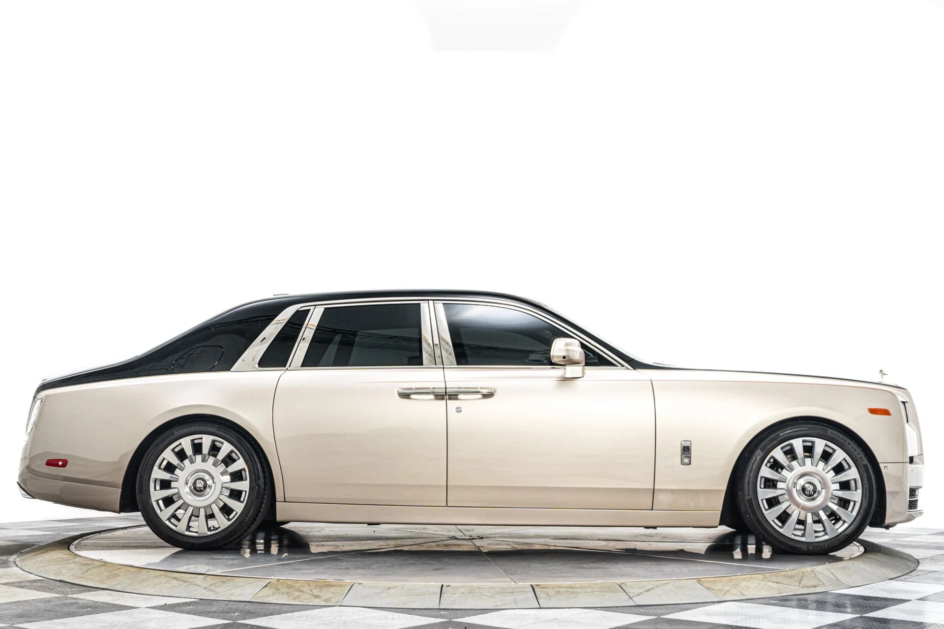 mph053_2514854973_Used_2019_Rolls_Royce_Phantom_The_Phantom_Package_Two_Tone_Paint_Bespoke_Audio_1785353671_008b27f454