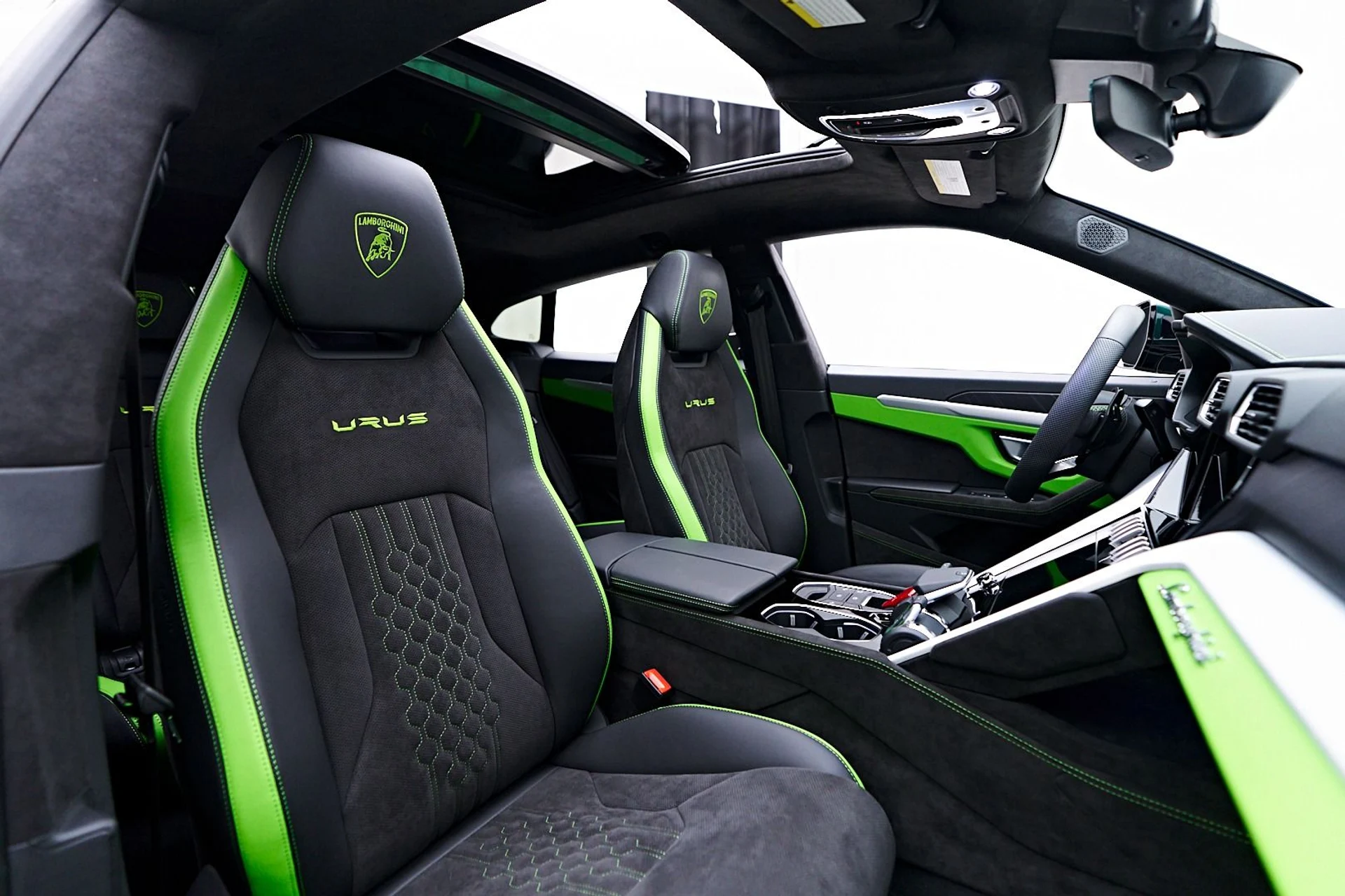 mph053_2519365260_Used_2024_Lamborghini_Urus_S_1745956869_513ad30e7a