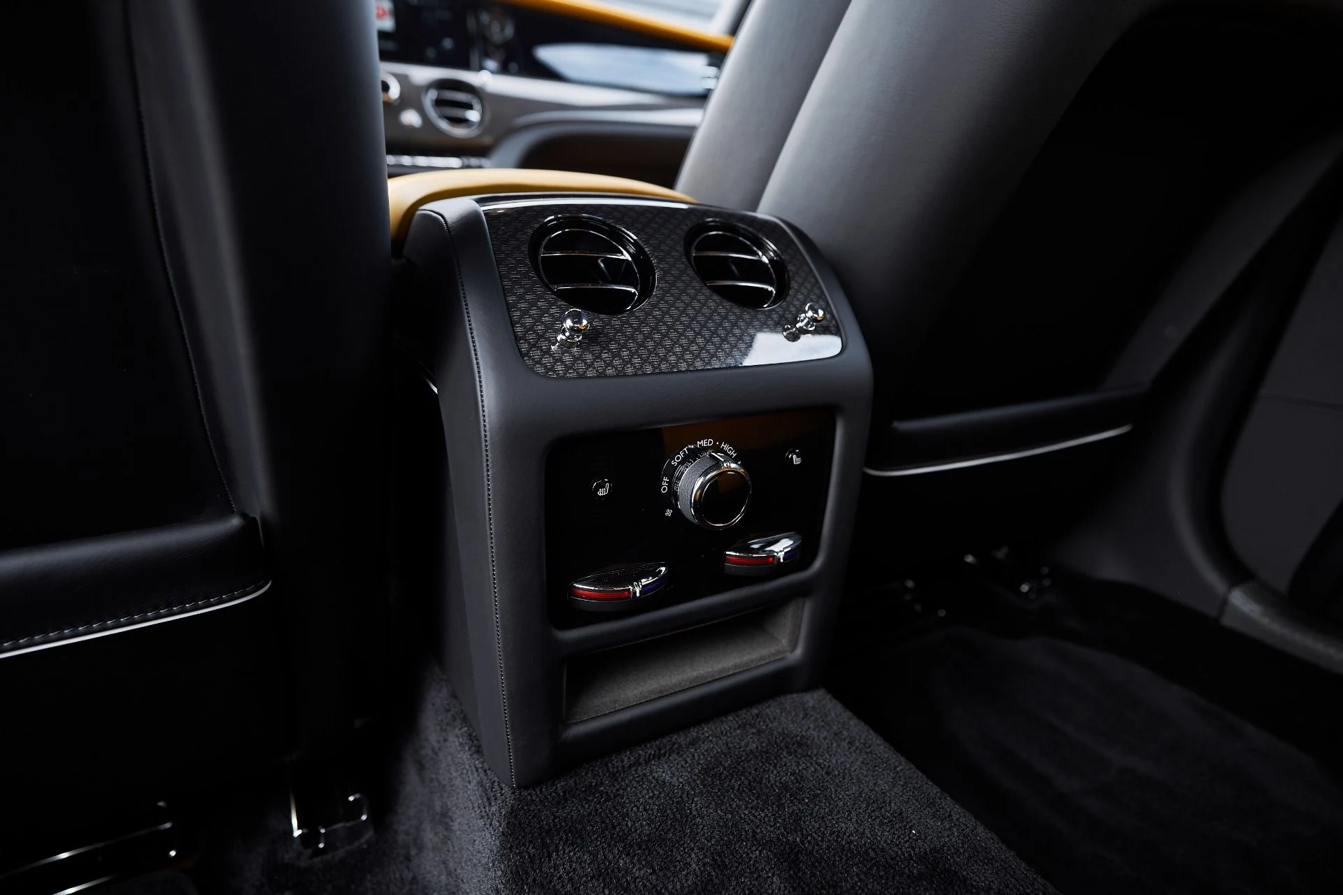 mph053_253313355_Used_2025_Rolls_Royce_Ghost_Black_Badge_1763167828_dadbfd4ba2