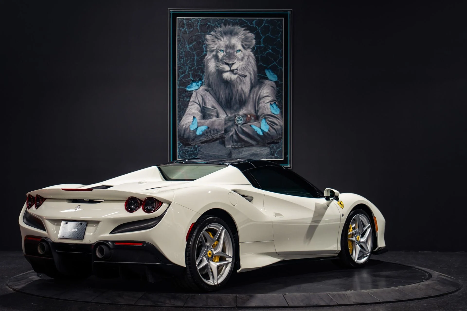 mph053_2541386054_Used_2023_Ferrari_F8_Spider_Passenger_Display_Front_Lift_1785938596_cd3fada86d