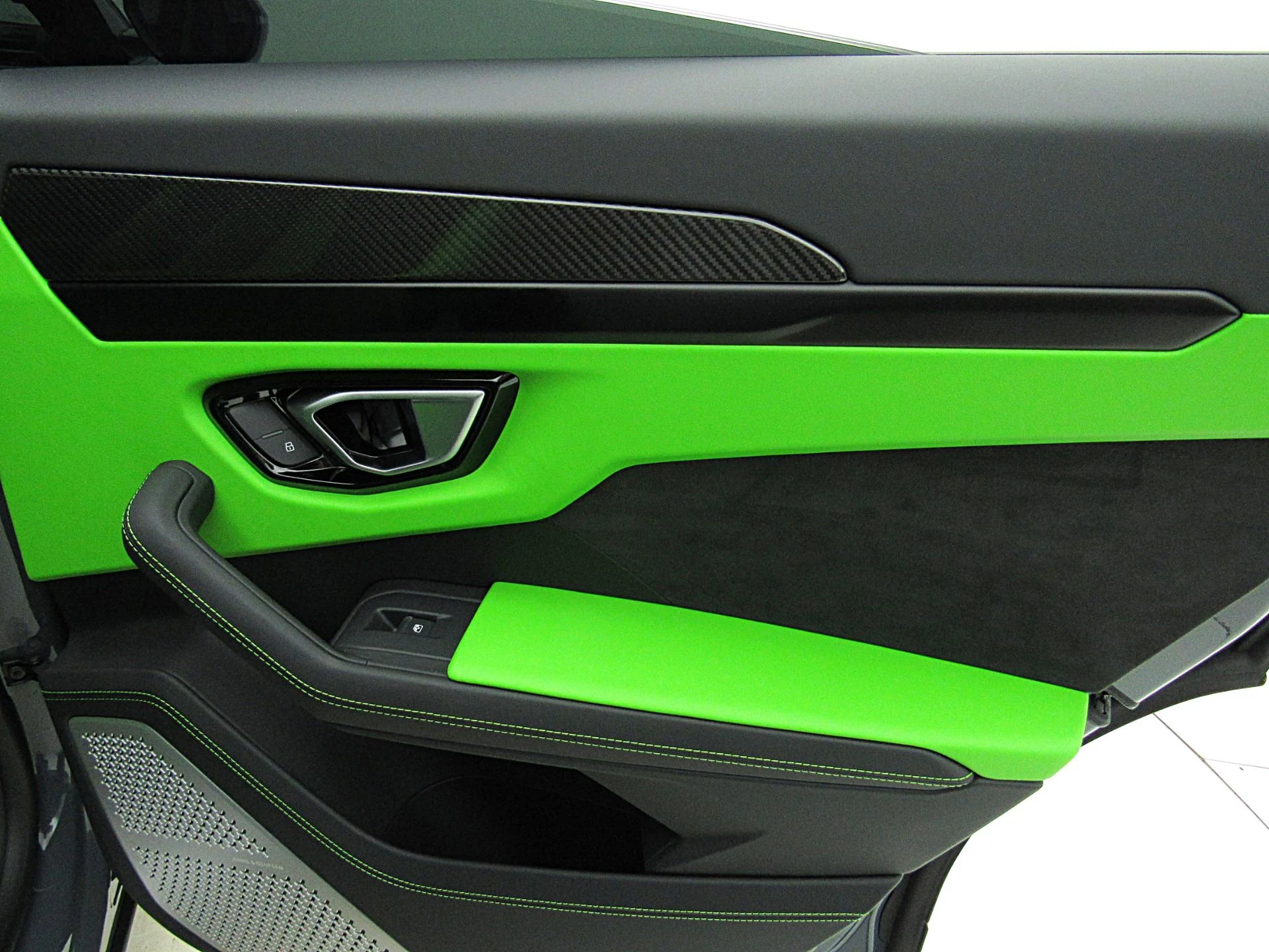 mph053_2551958079_Used_2022_Lamborghini_Urus_SELEZIONE_PRE_OWNED_CERTIFIED_ee12592bb1