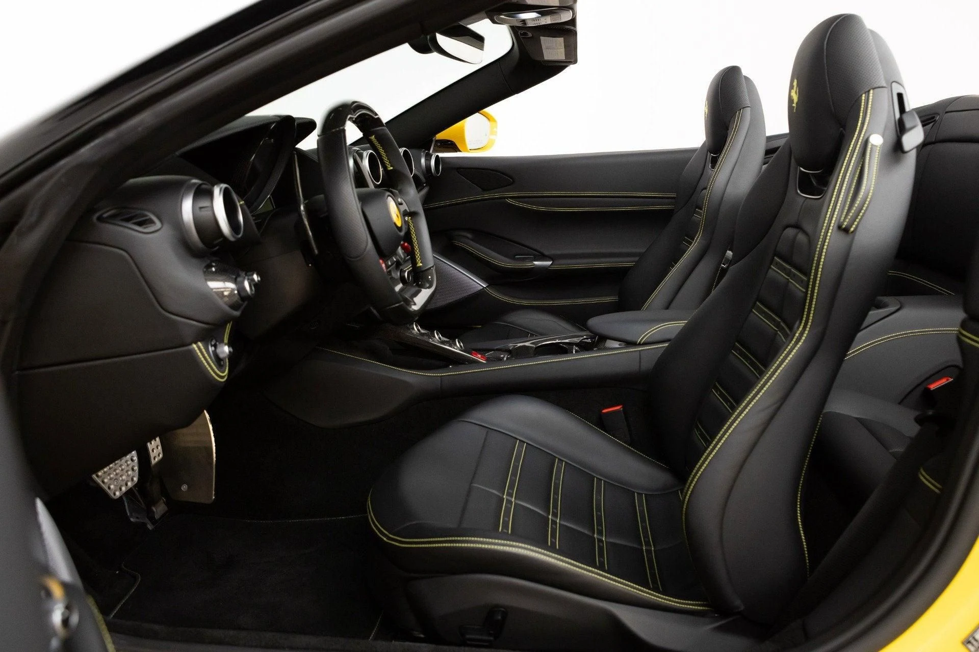 mph053_2574524426_Used_2020_Ferrari_Portofino_1777367932_e3196e078d